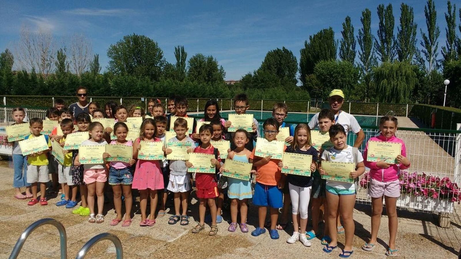 Culminan con éxito los cursos de natación en Alba de Tormes
