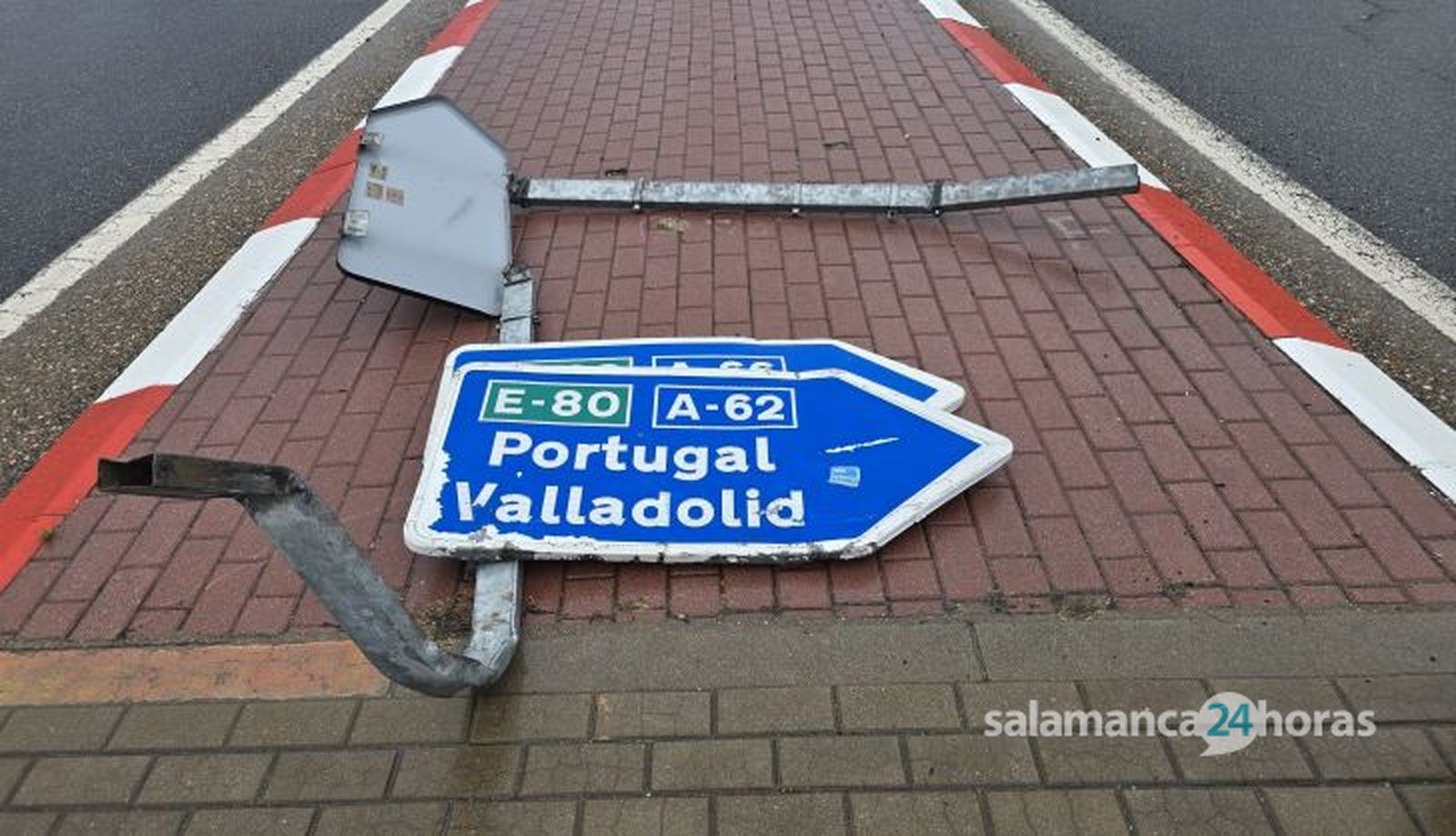 Salida de vía en la rotonda del Helmántico 