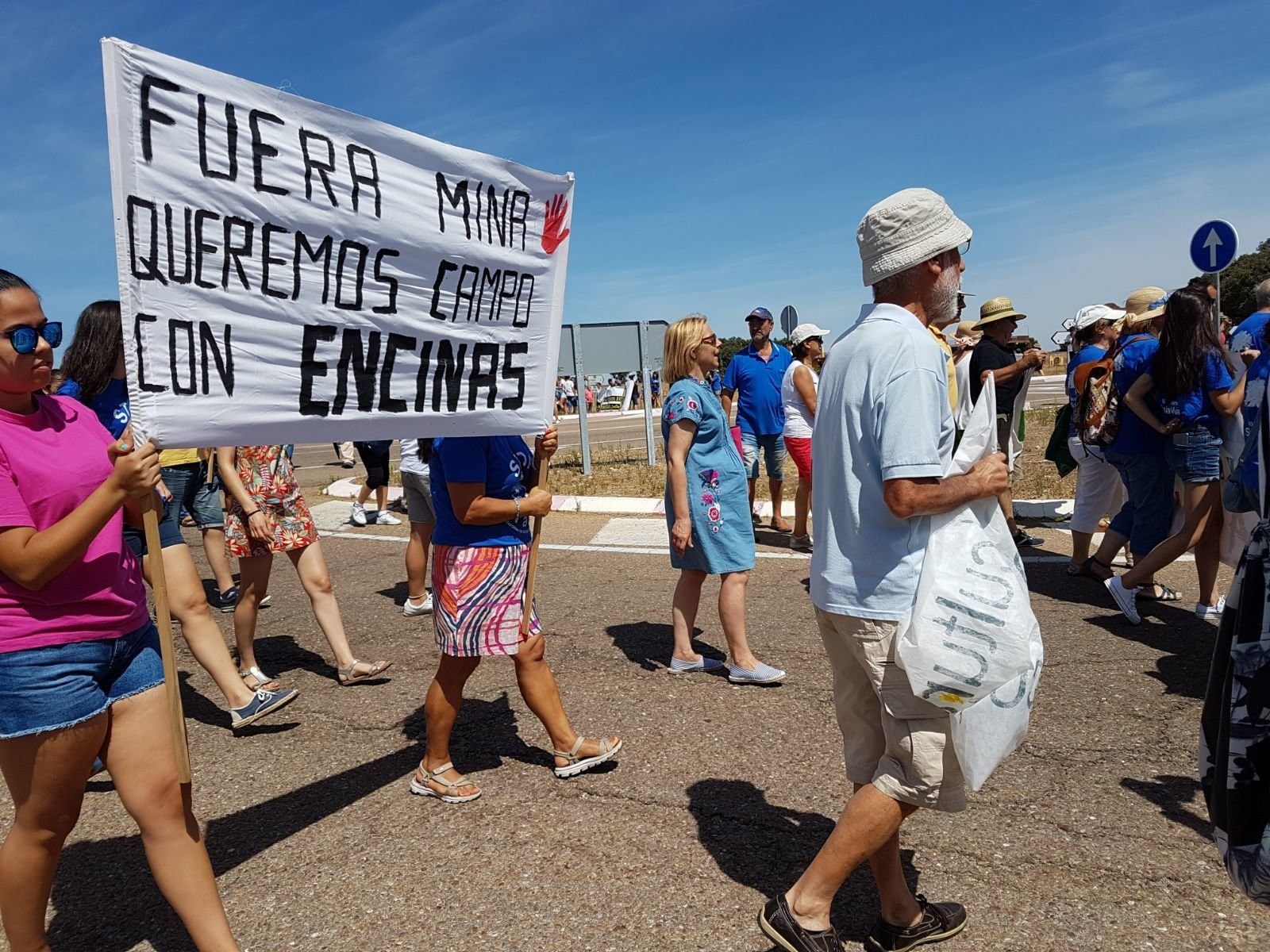 Nueva protesta contra la mina de uranio en el cruce de La Fuente de San Esteban