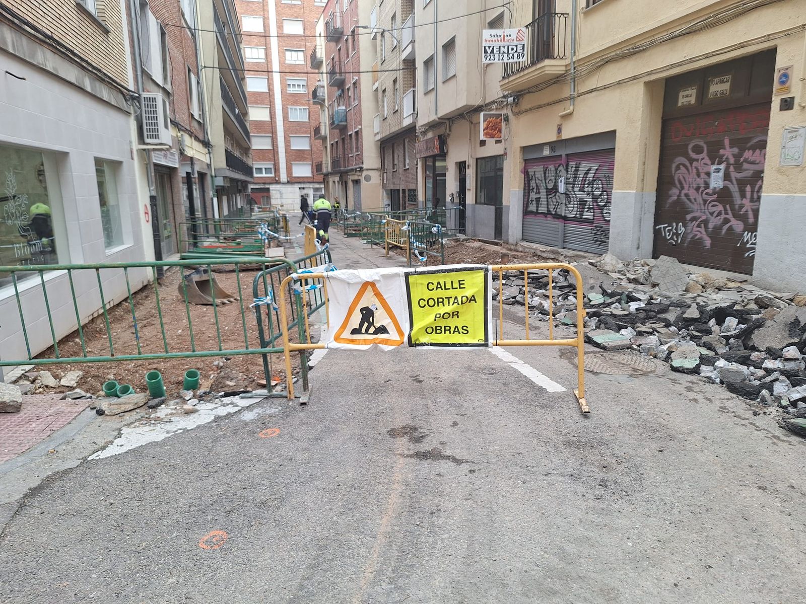 Obras de ensanchamiento de acera en la calle Sarasate