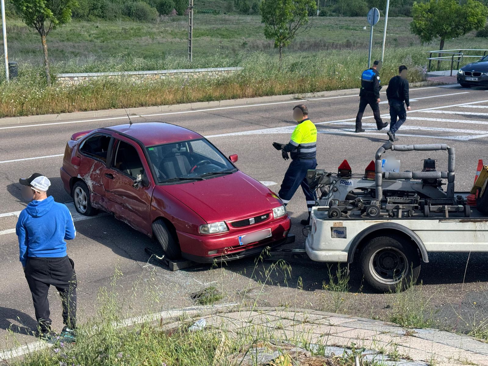 Accidente en la carretera de Vecinos con la Policía Local tras perder el control de su vehículo. S24H. Belén Hurtado.