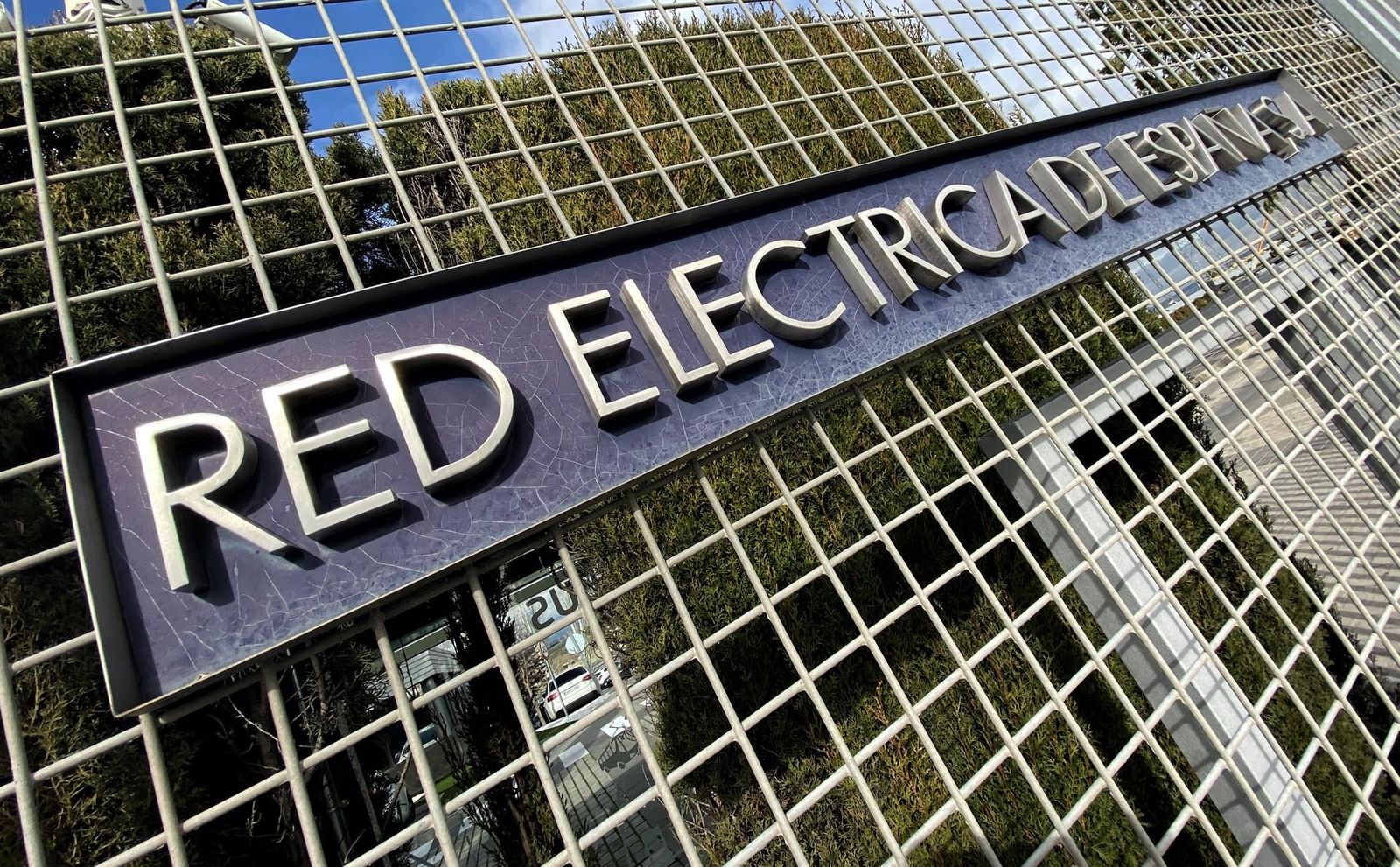 Letrero del Grupo Red Eléctrica de España en su sede de Alcobendas. - Eduardo Parra - Europa Press - Archivo