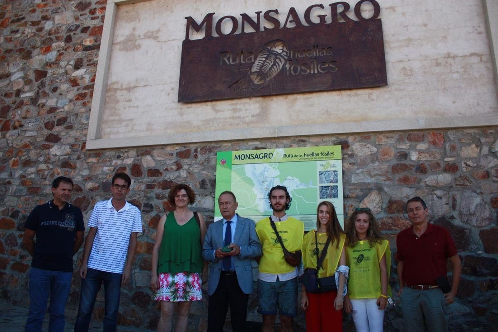 La presencia de alumnos de Biología, principal novedad este año de la Ruta de las Huellas Fósiles en Monsagro