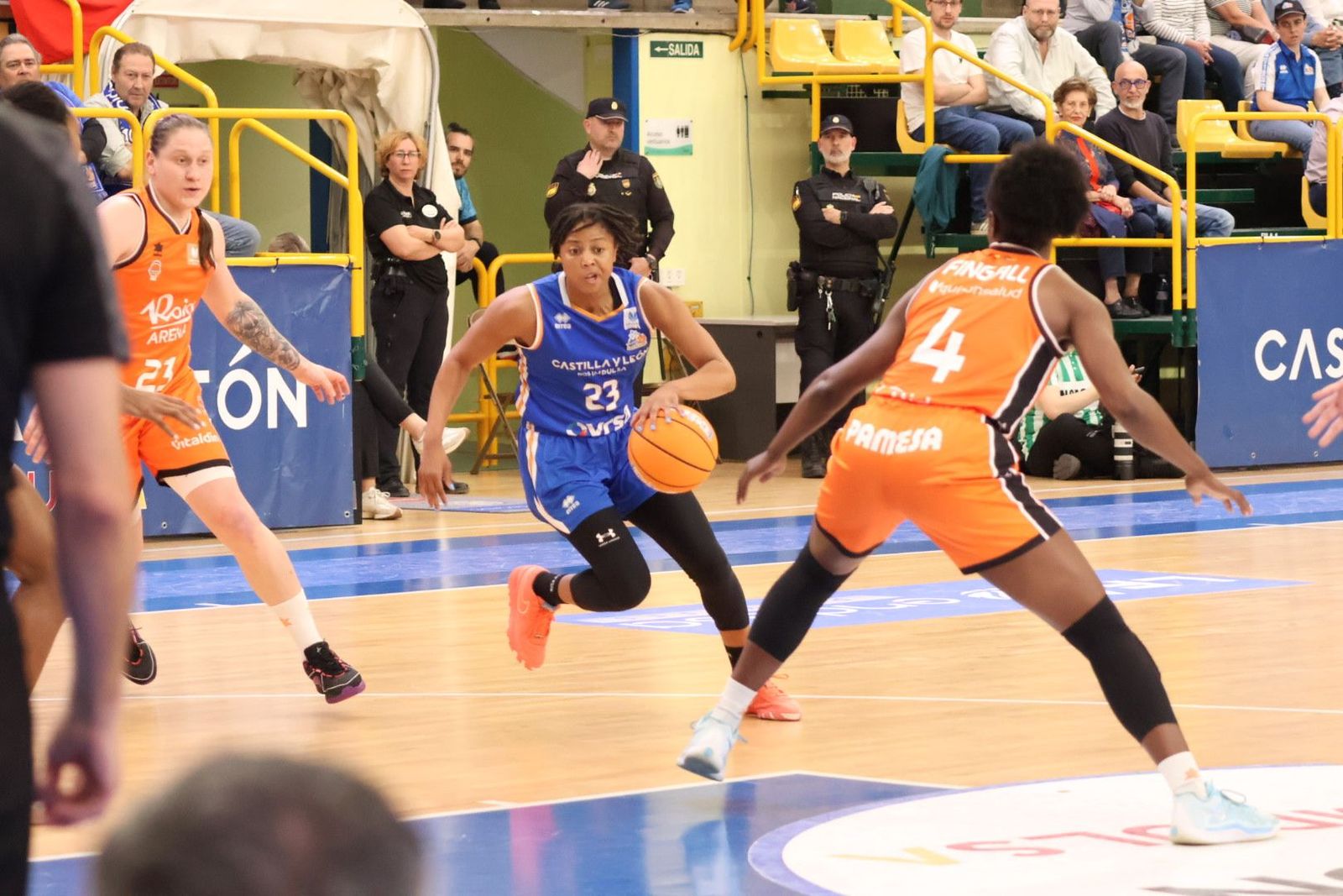 Perfumerías Avenida - Valencia Basket