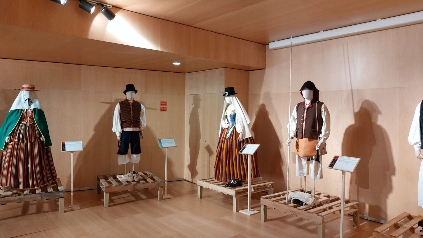 exposicion-v-festival-internacional-de-indumentaria-tradicional-4