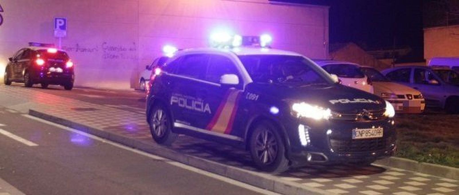 Dos jóvenes de 25 y 20 años, detenidos por esconder en su coche casi dos kilogramos de hachís