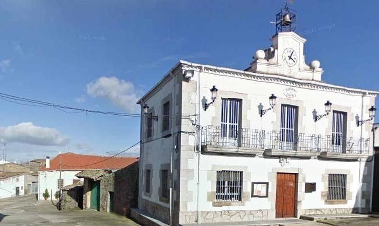 Cipérez estrena escudo y bandera