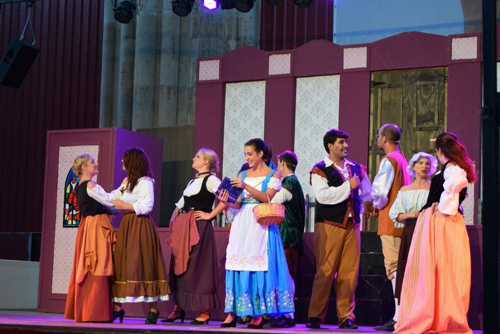 La Bella y la Bestia en versión musical encandila al público de la Basílica Teresiana