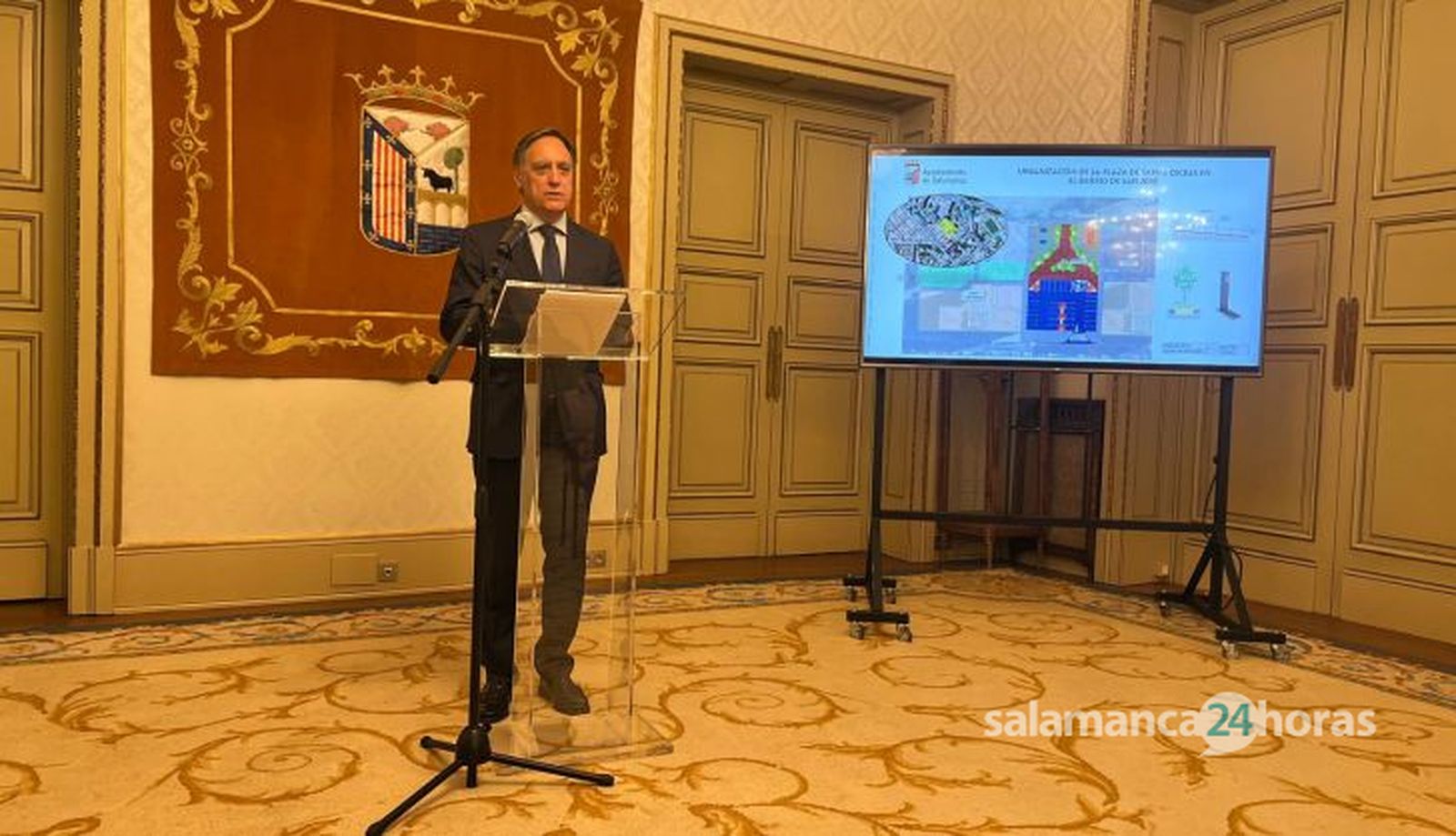  El alcalde de Salamanca, Carlos García Carbayo, presenta el proyecto de renovación de la plaza de Santa Cecilia
