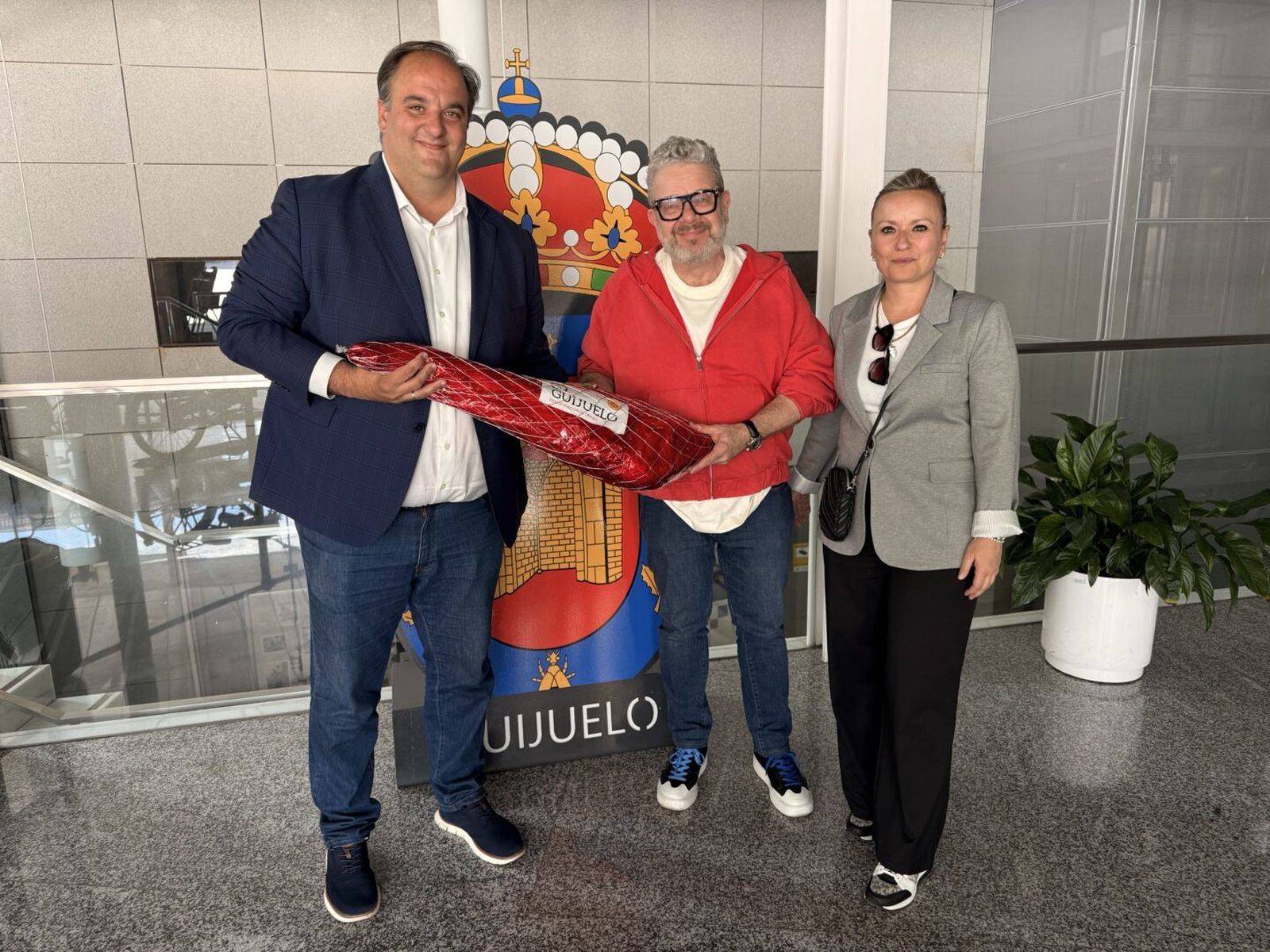 Alberto Chicote con Roberto Martín y Sandra Méndez