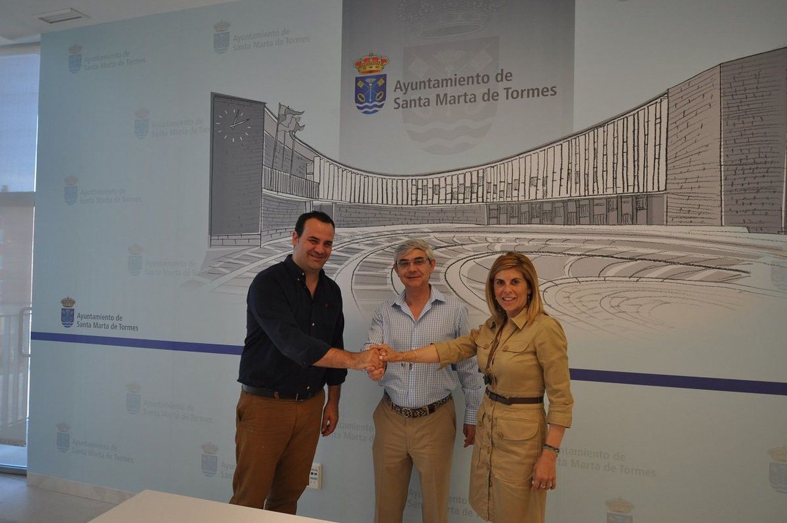 Los cuarenta trabajadores del nuevo hipermercado de Santa Marta serán vecinos de la localidad