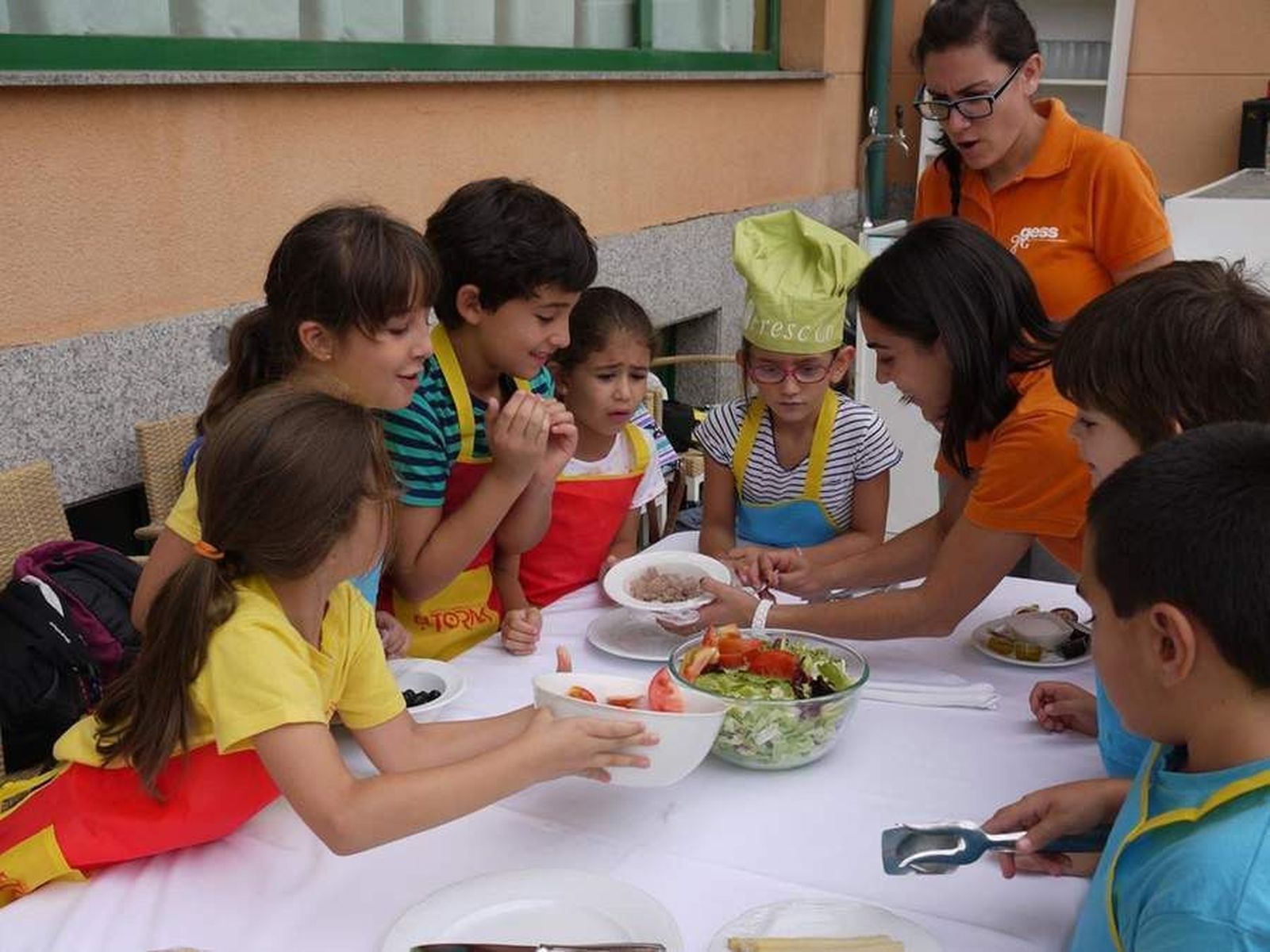 Los Minichefs de El Tormes demuestran sus dotes en la cocina en el Hotel Horus