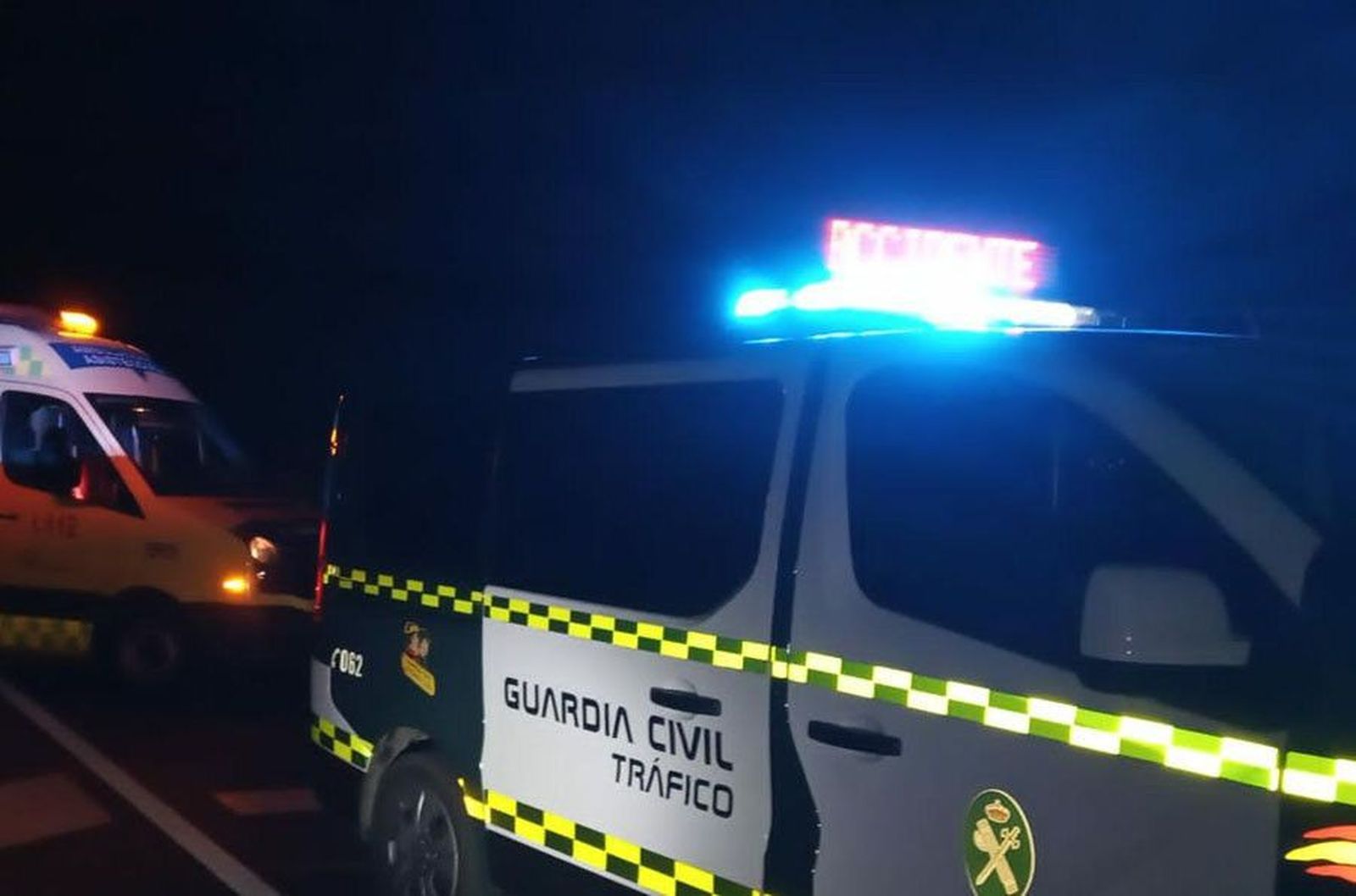 Guardia Civil. Ambulancia. Noche. Archivo.