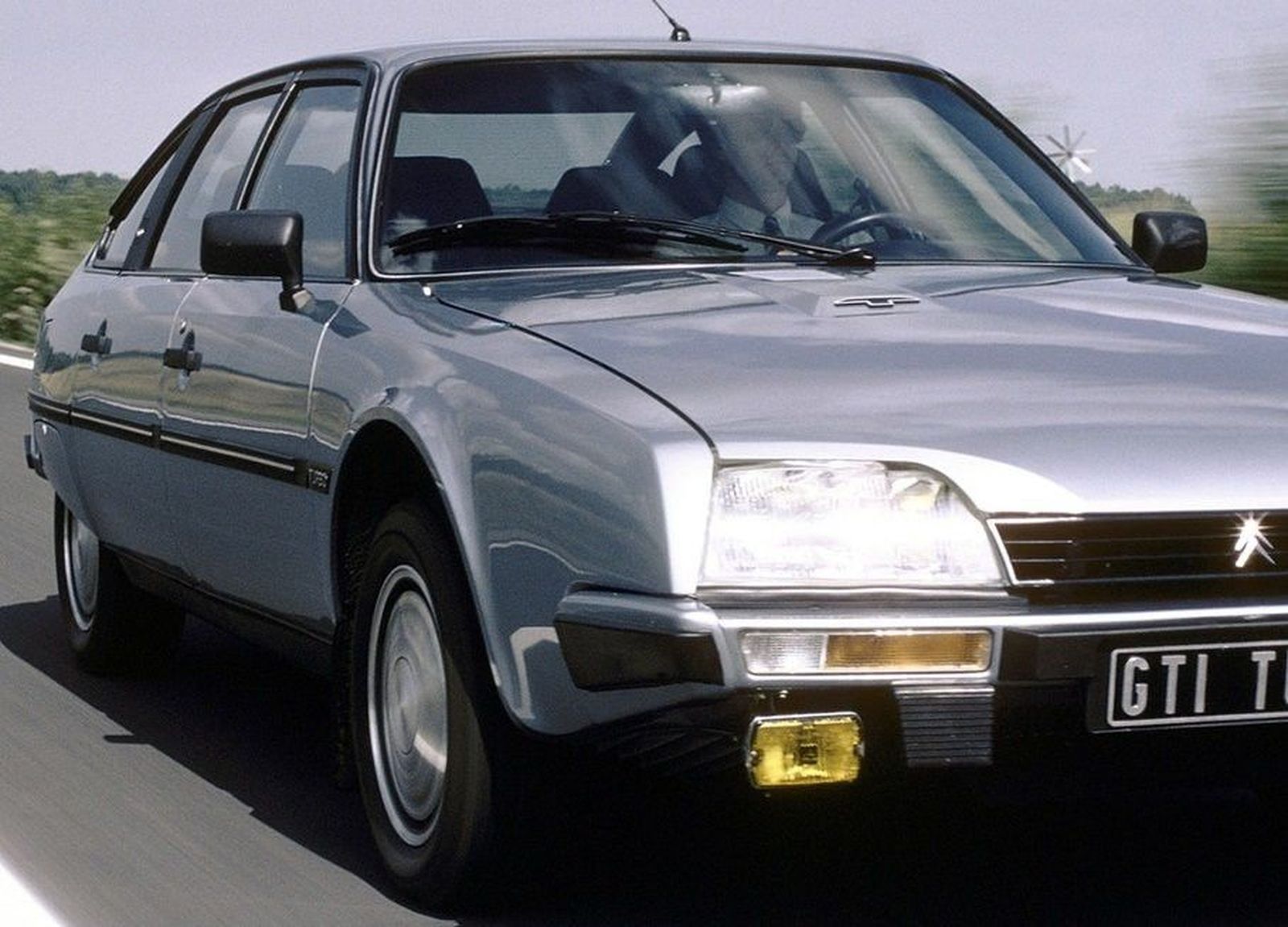 Concentración de vehículos clásicos y deportivos este domingo