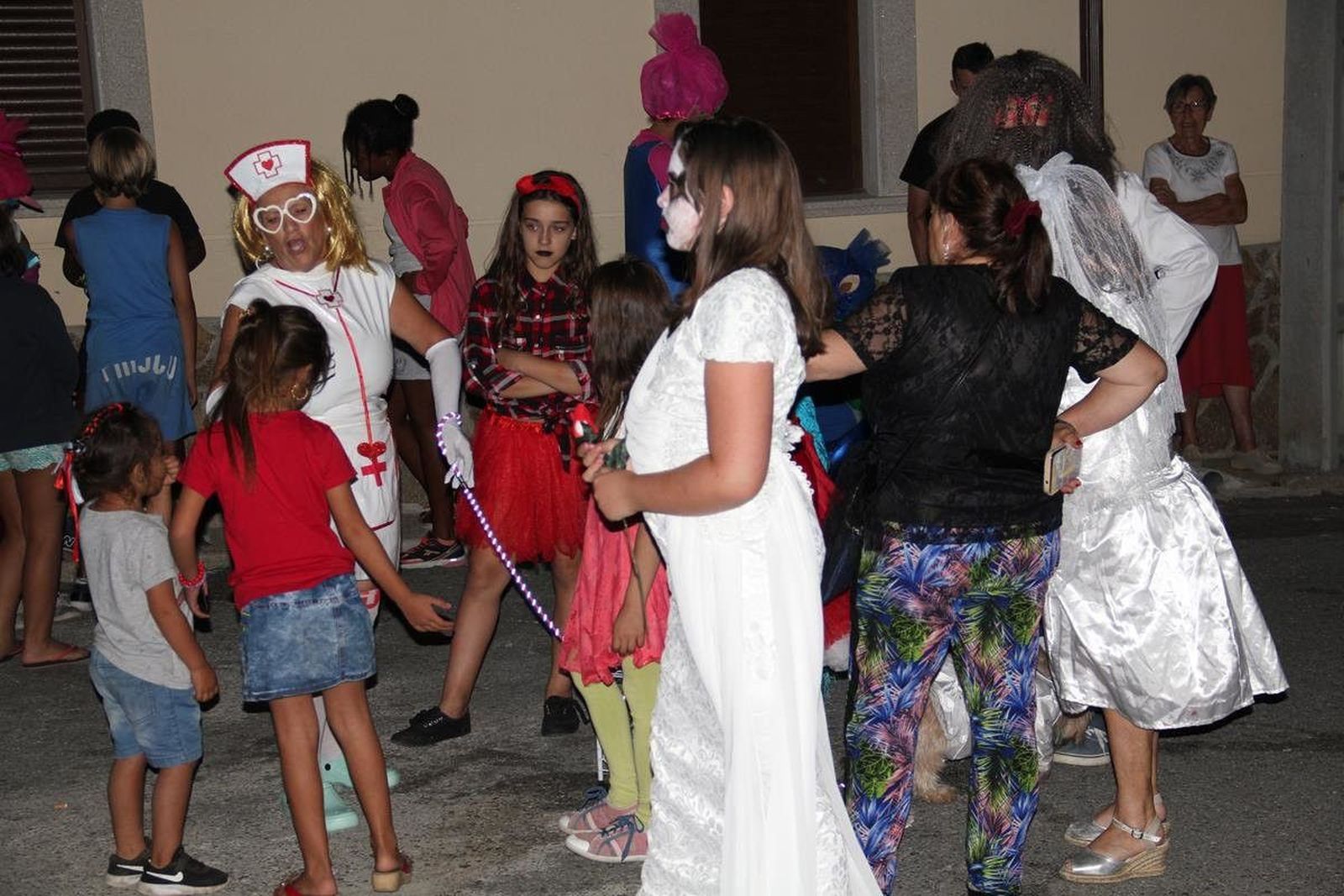 El desfile y el concurso de disfraces garantizan la diversión en las fiestas de Peñarandilla 