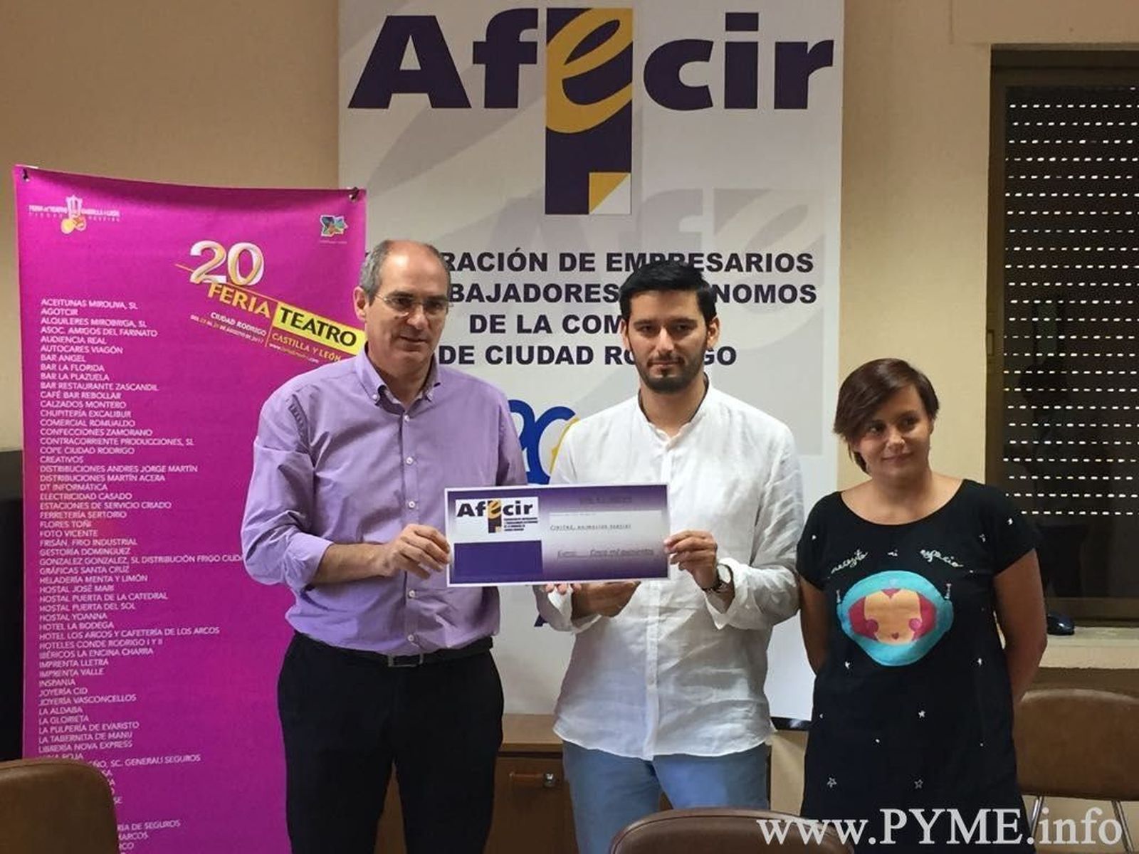 Afecir entrega las aportaciones de los empresarios a la Feria