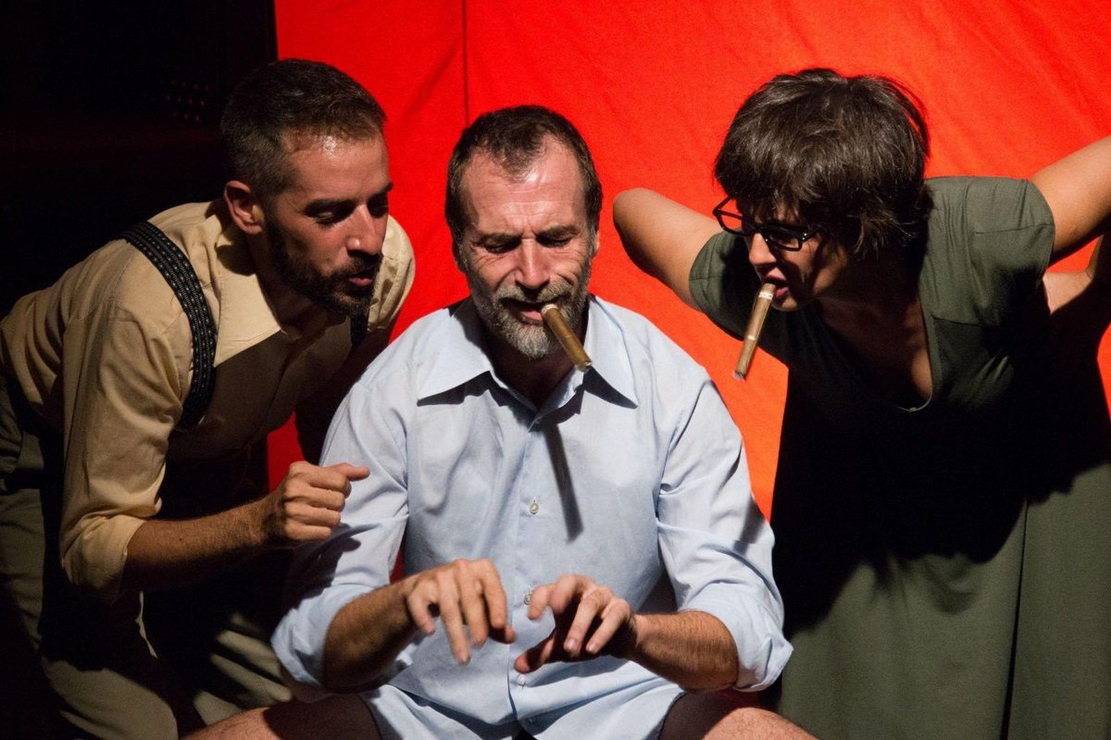 Los Absurdos Teatro ofrecen ‘Demasiado al este es el oeste’ en el Teatro Calderón de Peñaranda