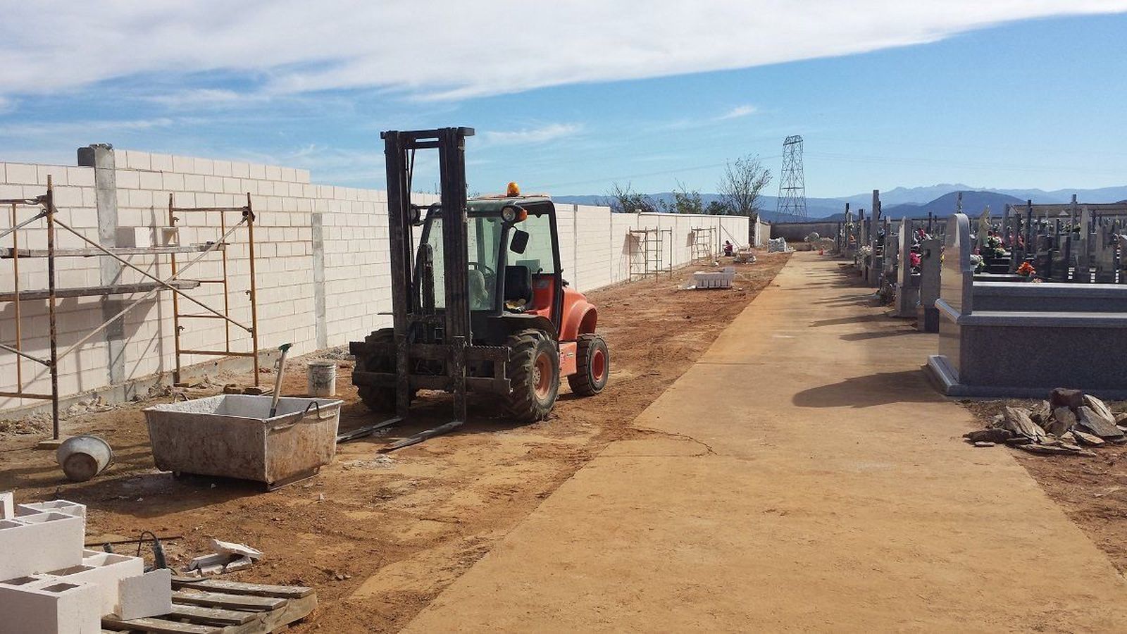 Las obras del muro del cementerio, a punto de finalizar