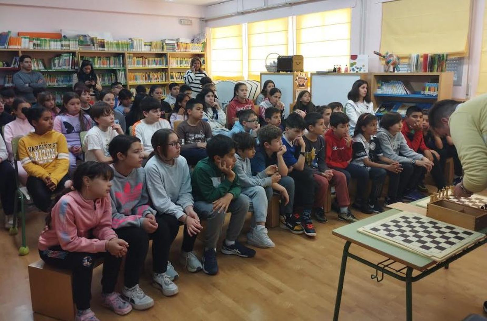 Alumnos del Colegio Carmen Martín Gaite han participado en la jornada teórica y práctica de ajedrez. Foto Ayto. Santa Marta de Tormes