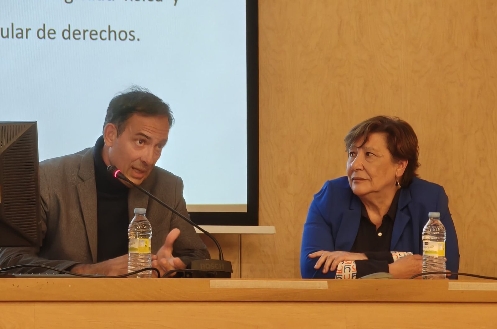 Tomás Luis Martín, magistrado y titular del Juzgado número 3 de Gran Canarias y con gran experiencia en cuanto a maltrato en la infancia y pionero en esta materia; y María Ángeles Prieto, directora de Asuntos Sociales de la USAL
