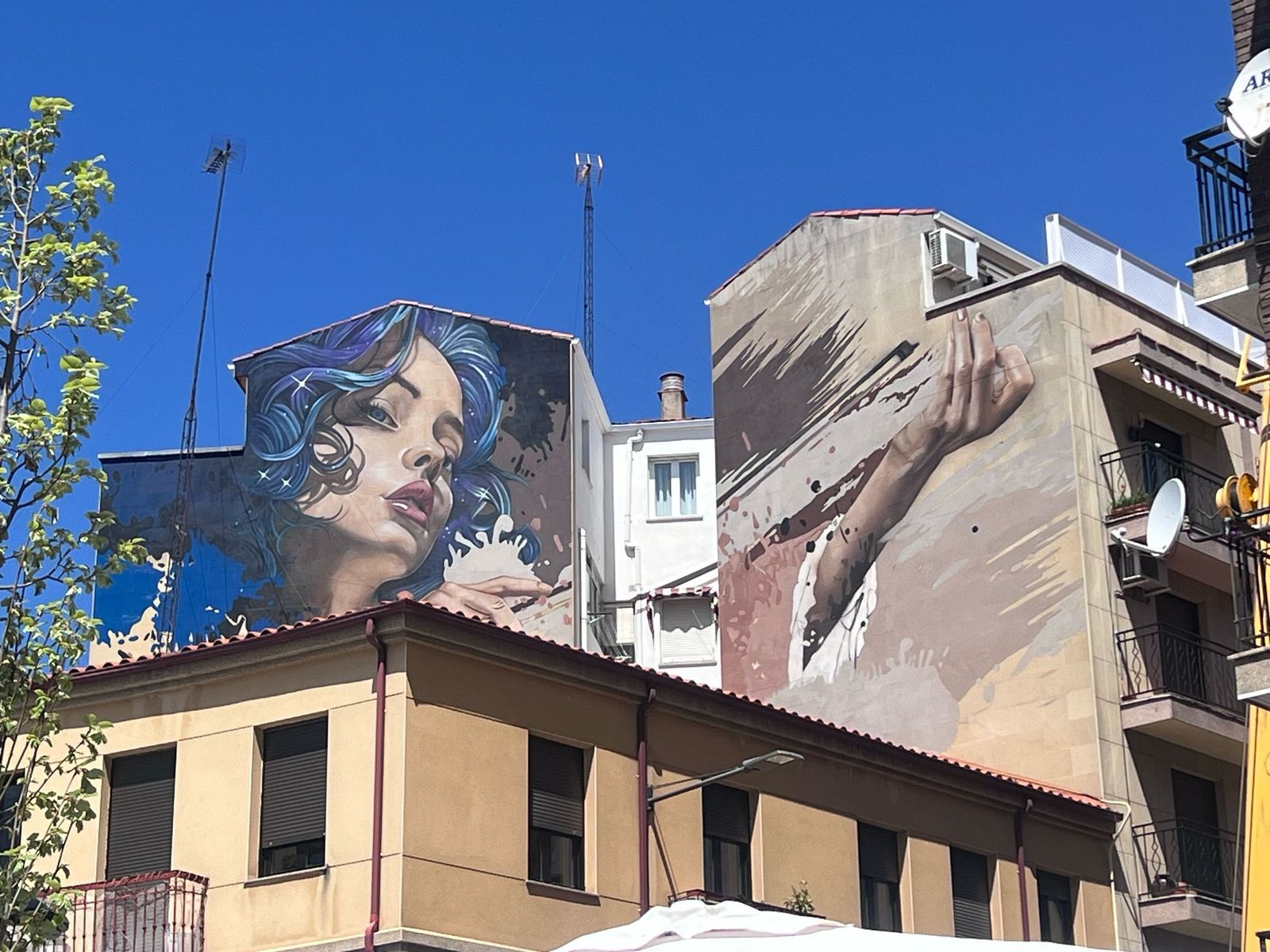 Mural de Sfhir en el Barrio del Oeste