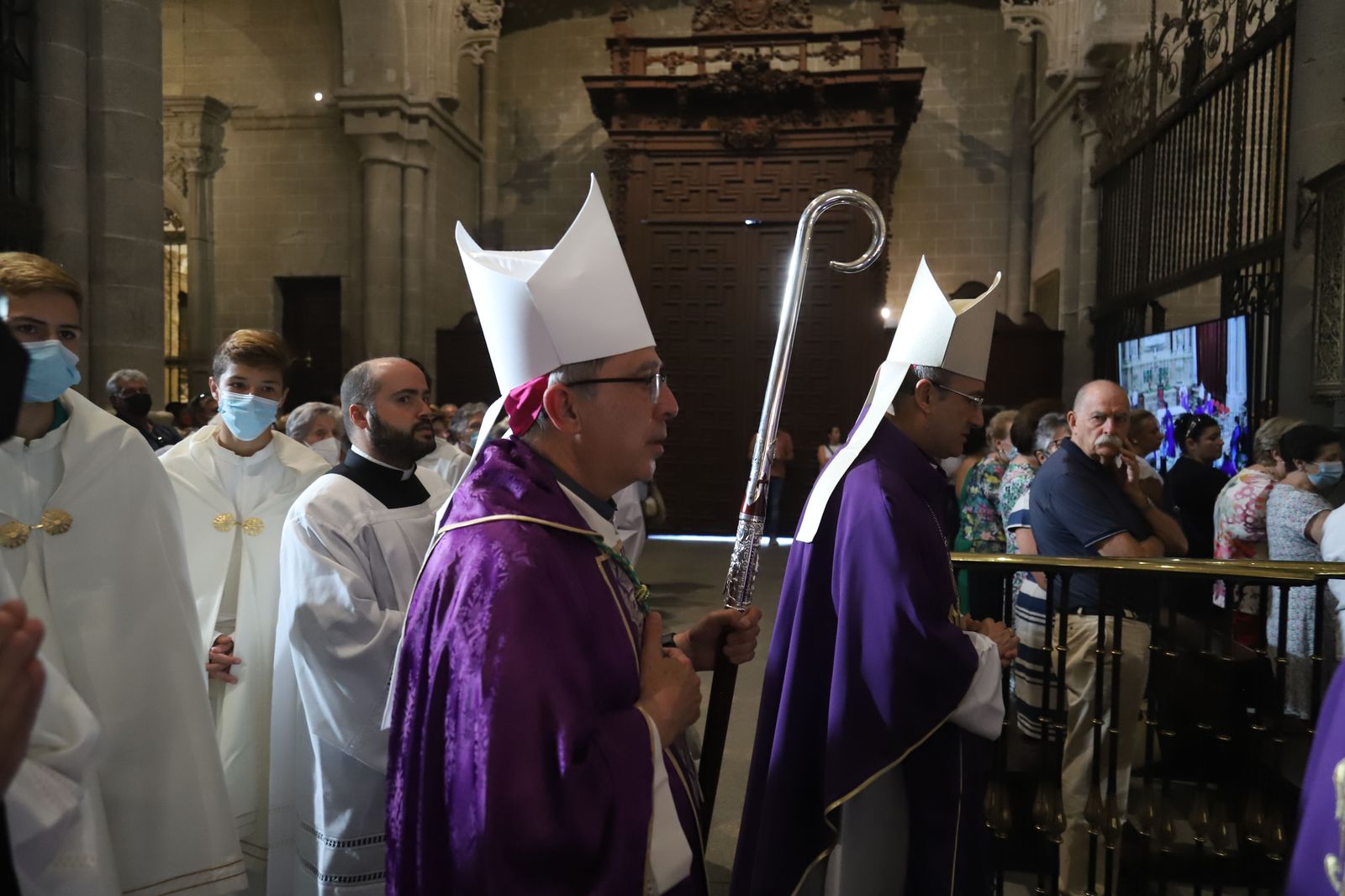 El obispo preside una Eucaristía en la Catedral de Zamora. Archivo