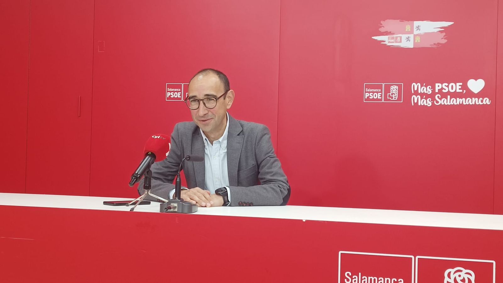 David Serrada, secretario general del PSOE de Salamanca y diputado nacional, durante rueda de prensa a medios. 09/05/2025
