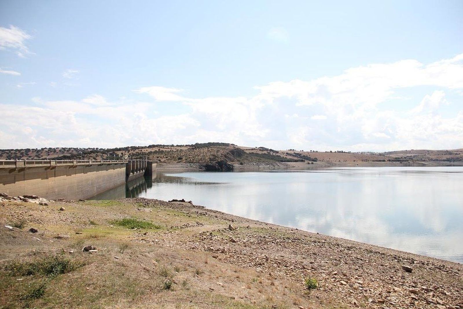 Las empresas hidroeléctricas y la CHD se reúnen para alcanzar el Pacto Nacional por el Agua