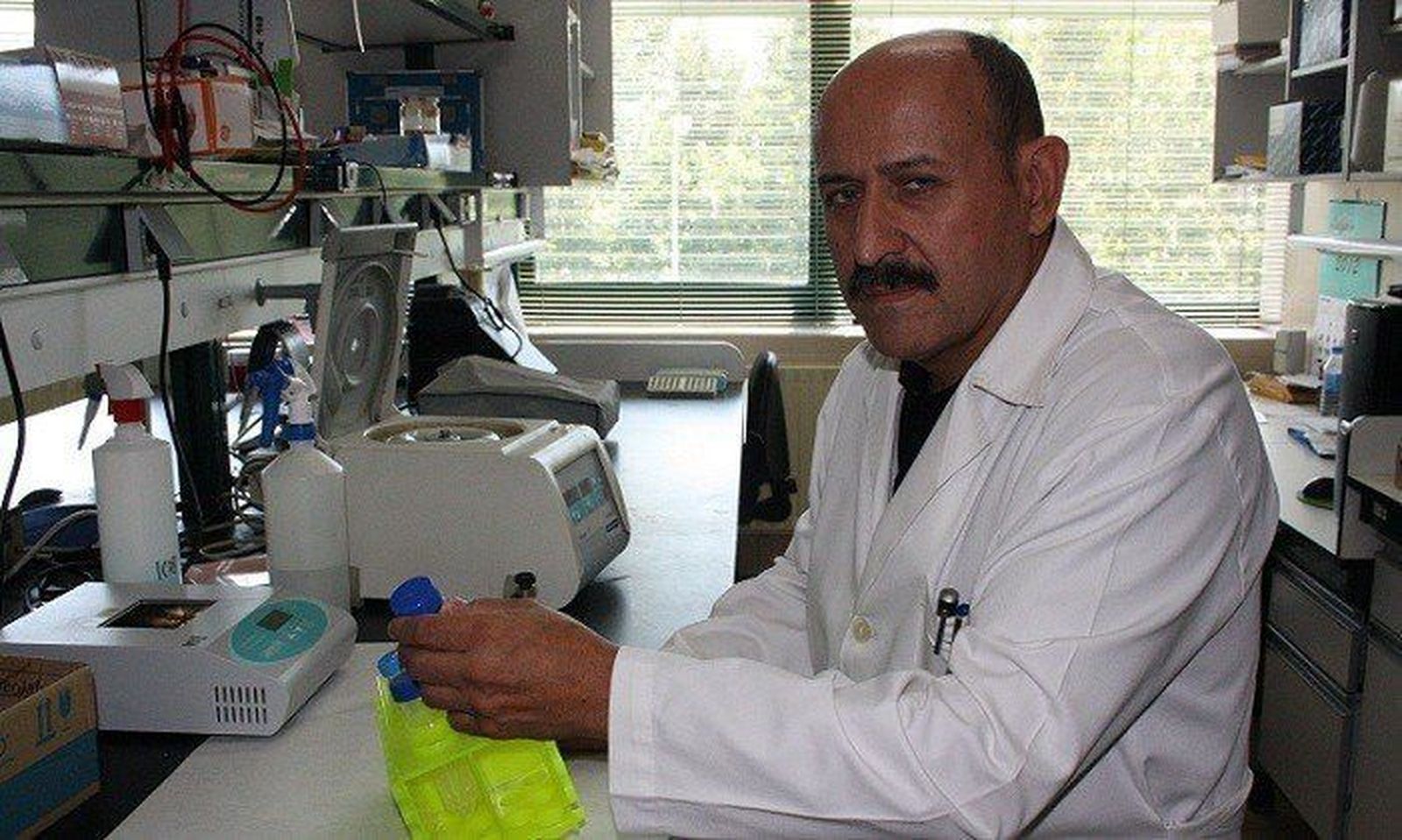 La vicerrectora de Docencia asiste al acto de homenaje póstumo al catedrático Enrique Villar Ledesma