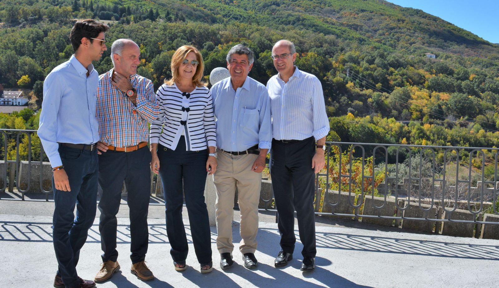 Javier Iglesias visita las obras de la carretera de El Castañar