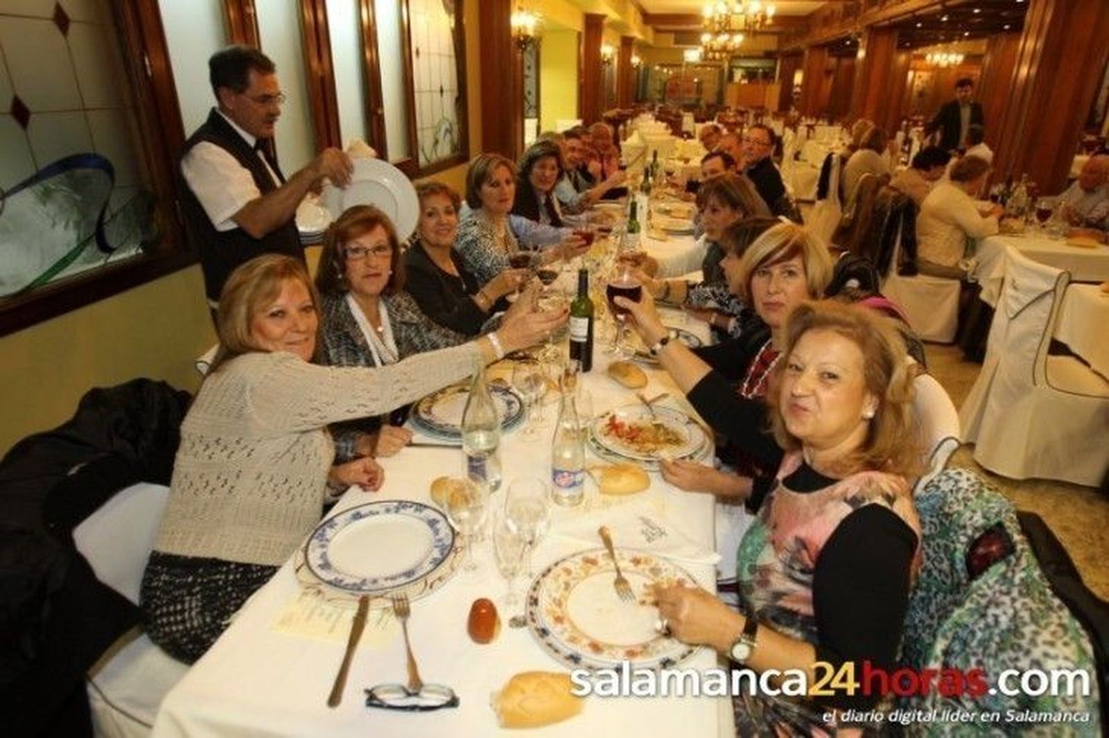 Buena acogida de las cenas con orquesta del Mesón Castellano