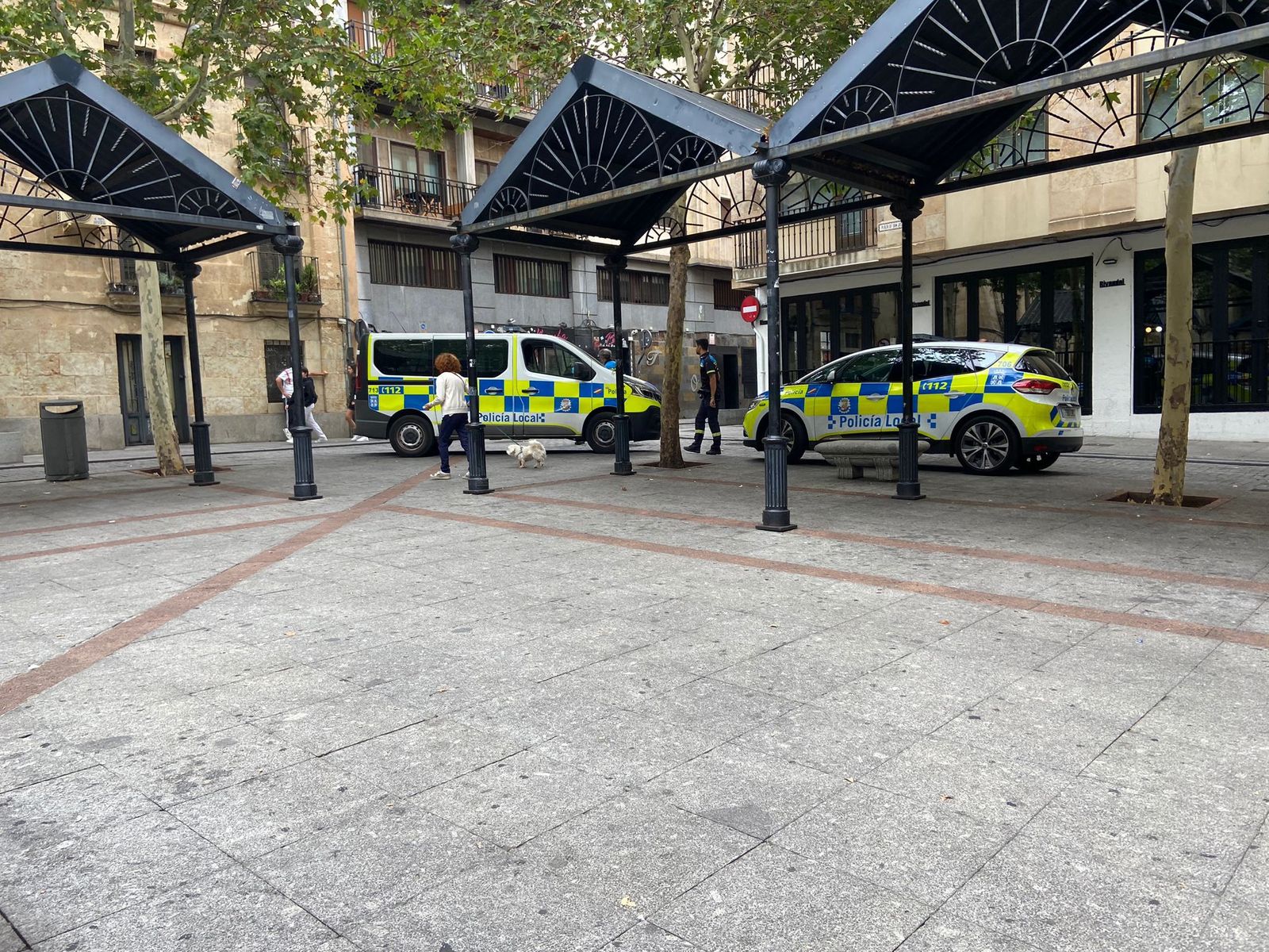 Policía Local en la calle Consuelo, plaza de San Justo. Foto de archivo S24H