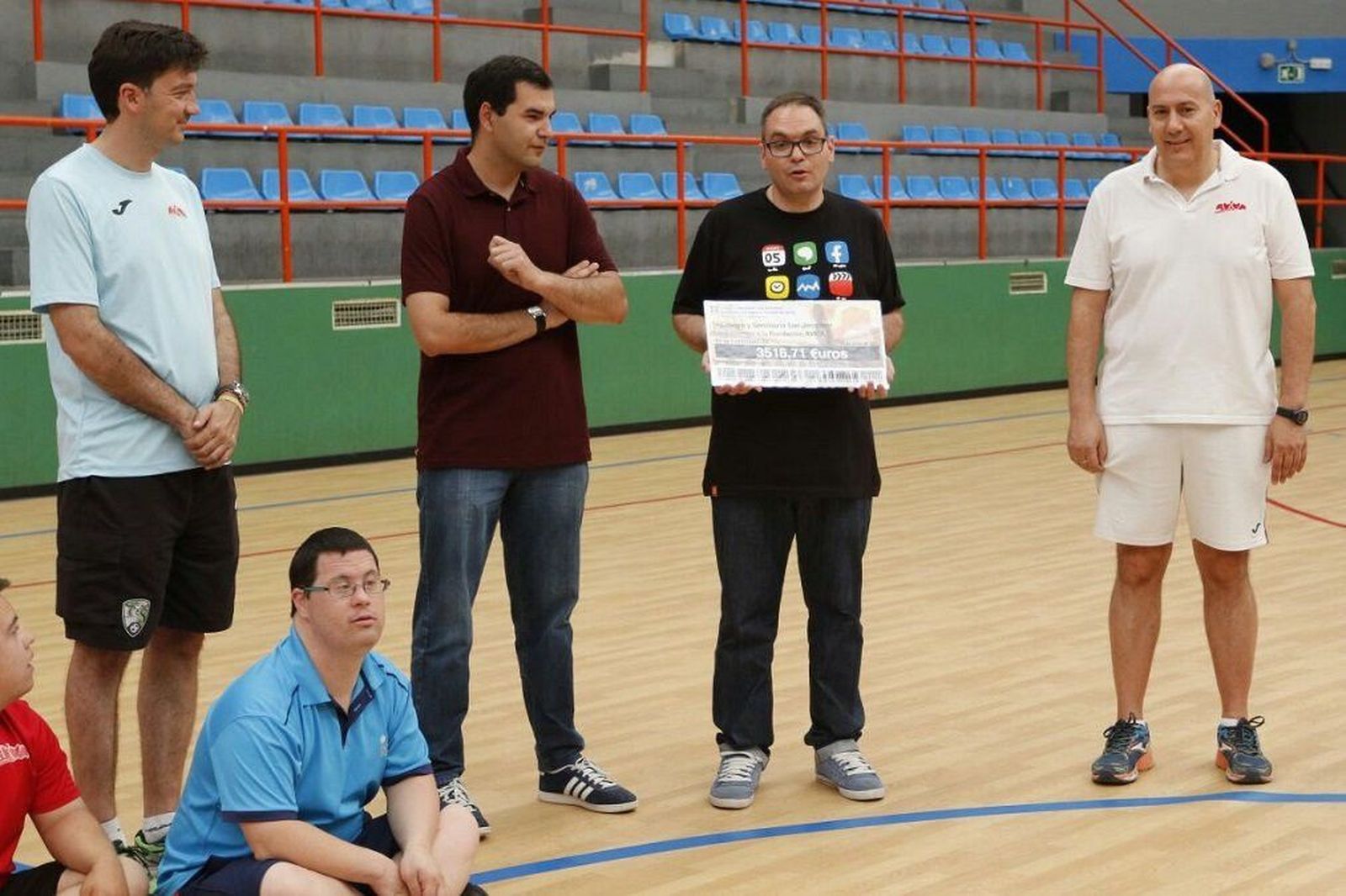 El Colegio y Seminario San Jerónimo entrega a Aviva el donativo de la cuarta Carrera Solidaria