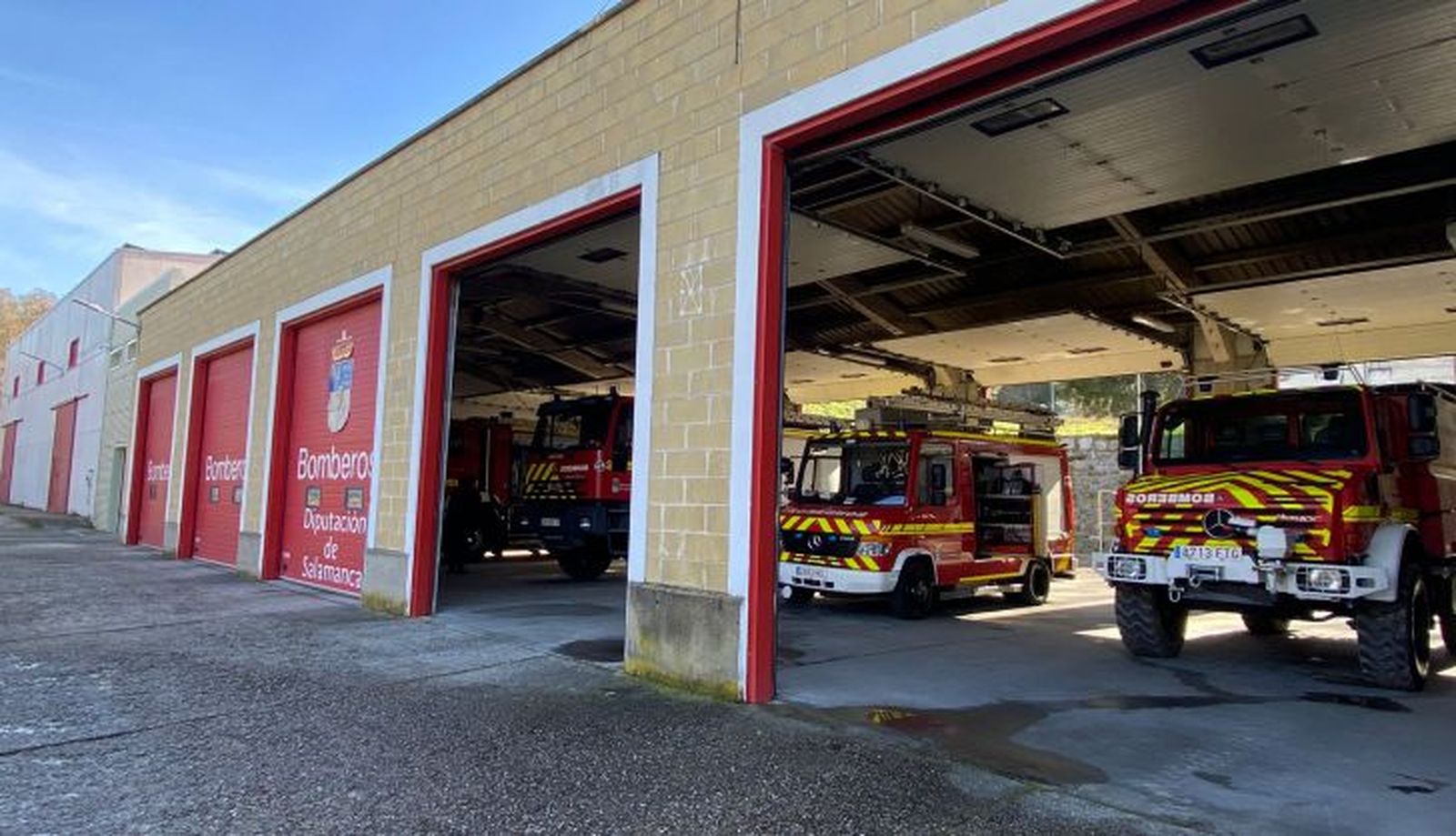 Bomberos de Béjar en el parque de bomberos de Palomares. Foto de archivo