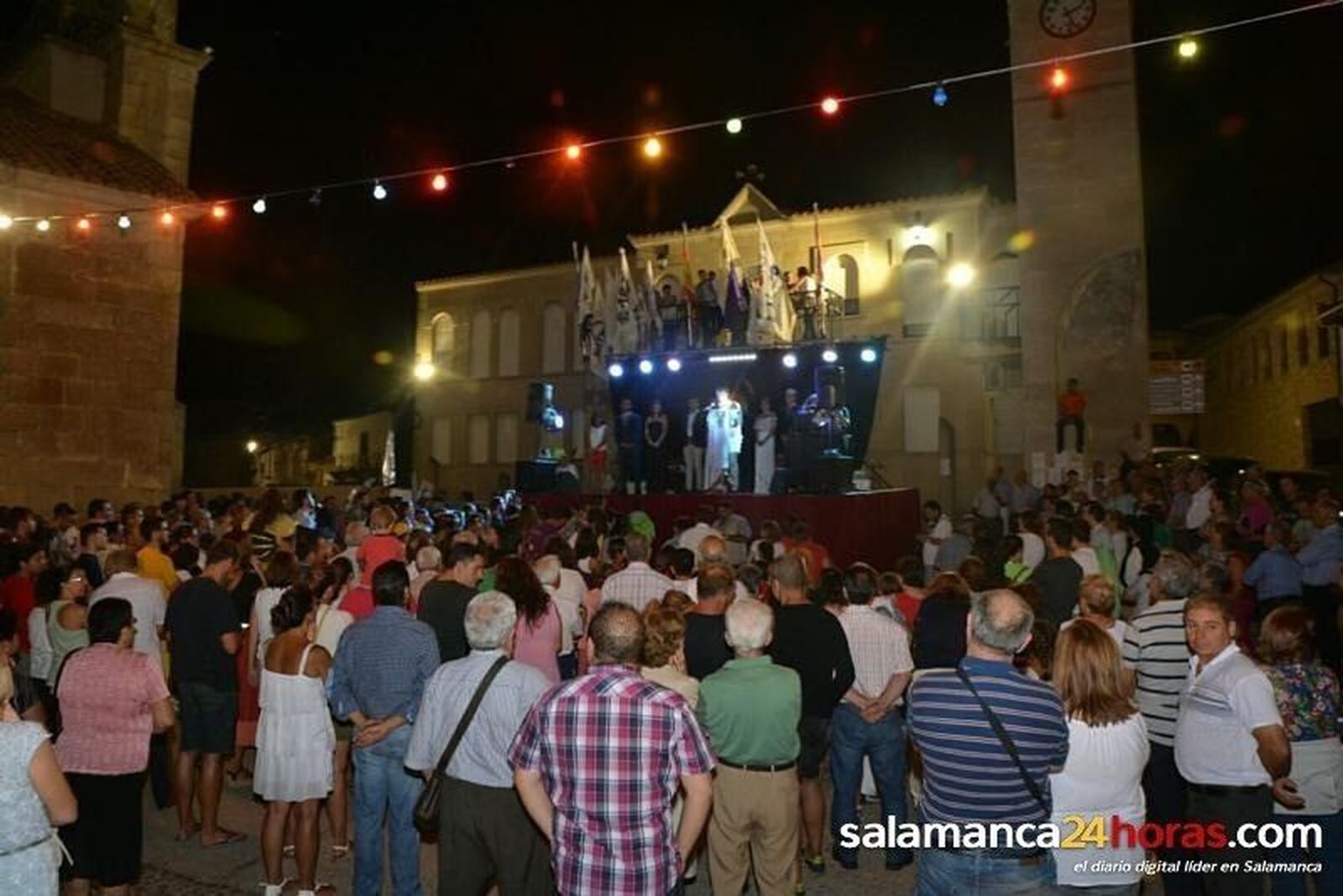 El pueblo se entrega a la Rotura de Cántaros y al baile de La Rosca en el día del pregón