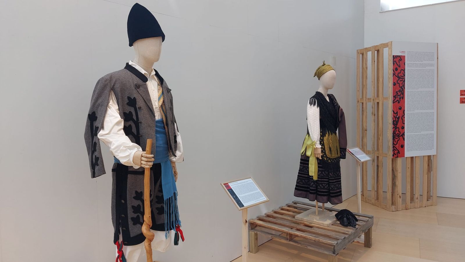 exposicion-v-festival-internacional-de-indumentaria-tradicional-10