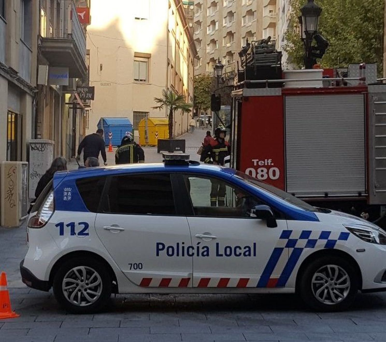 Un escape de gasoil obliga a trabajar a los Bomberos en el centro histórico