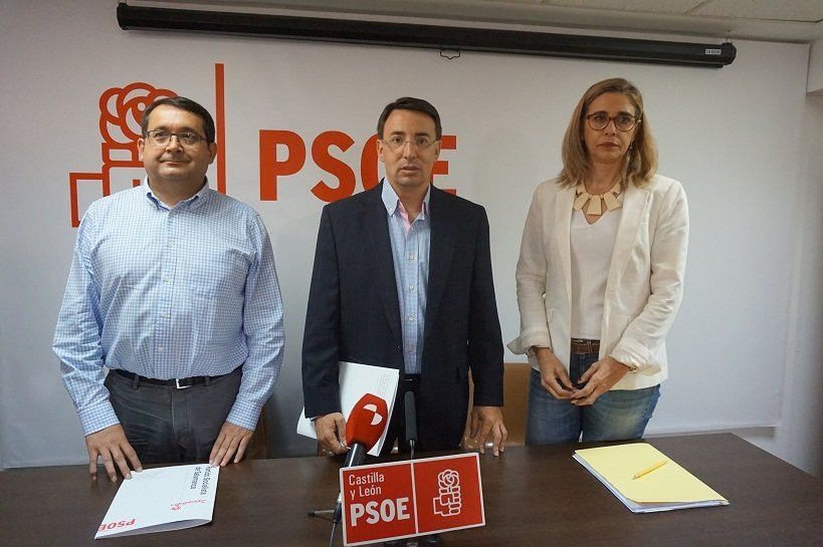 El PSOE exige a la Junta mantener todos los servicios de transporte de viajeros en la Sierra de Francia