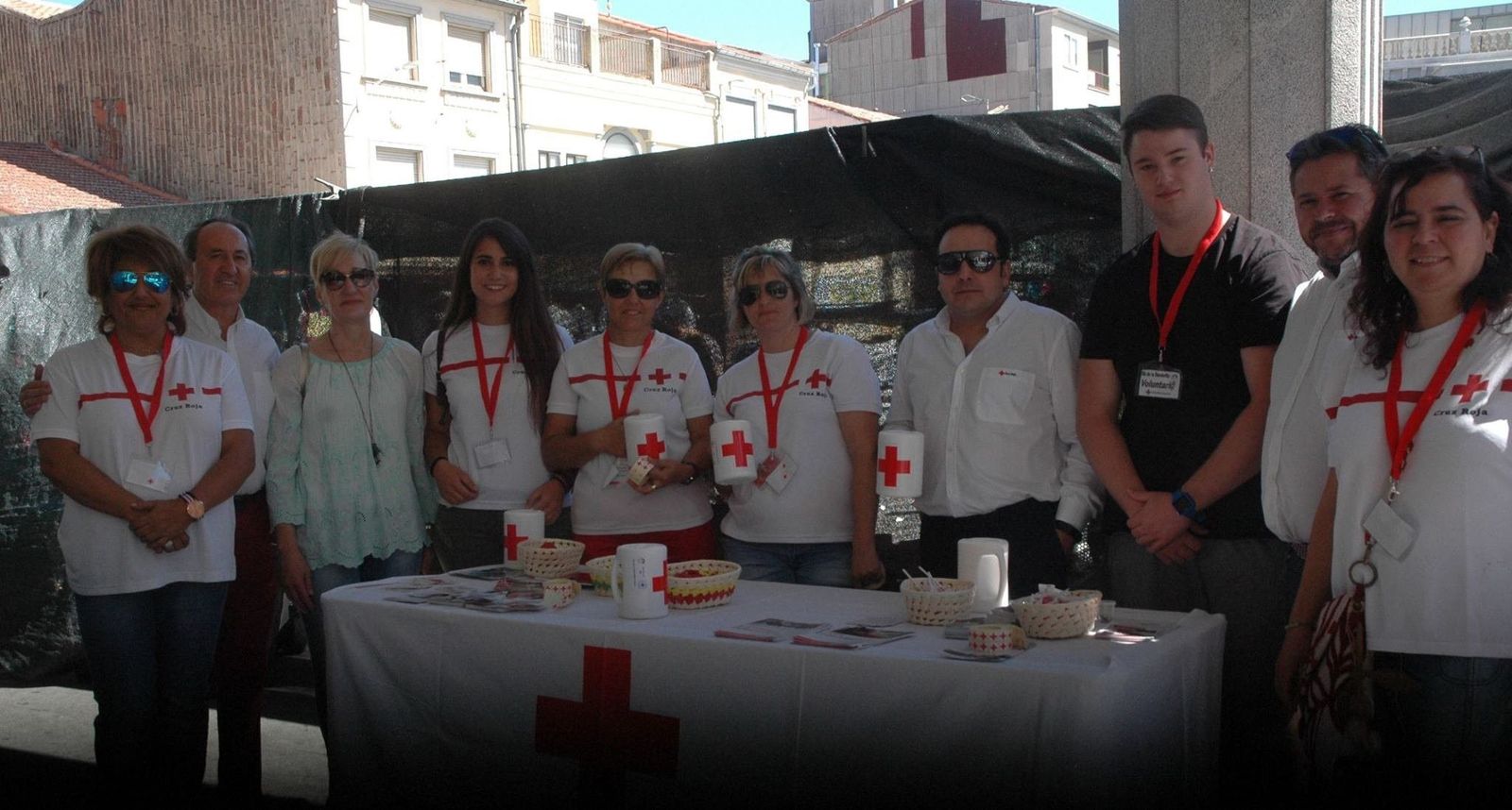 Cruz Roja aprovecha el mercado de fiestas para dar a conocer su labor
