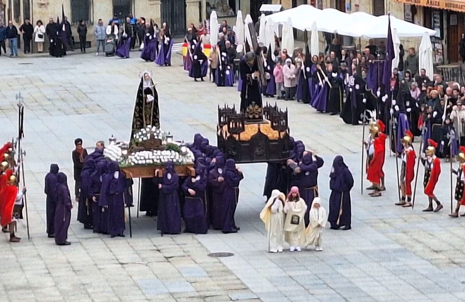 El Santo Encuentro entre el Nazareno y la Virgen Dolorosa en Ciudad Rodrigo. Foto @MarcosIglesias5
