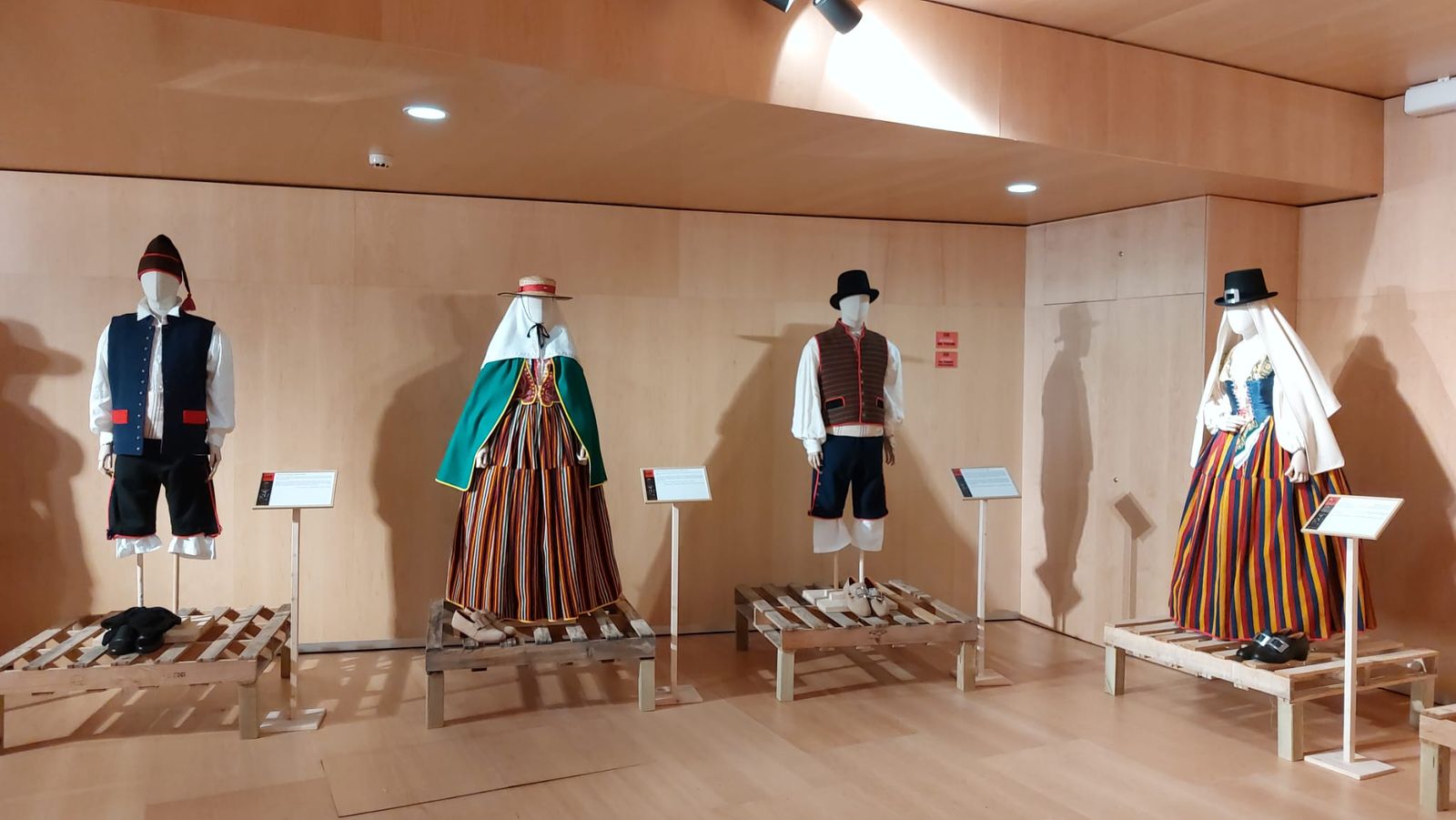 exposicion-v-festival-internacional-de-indumentaria-tradicional-3