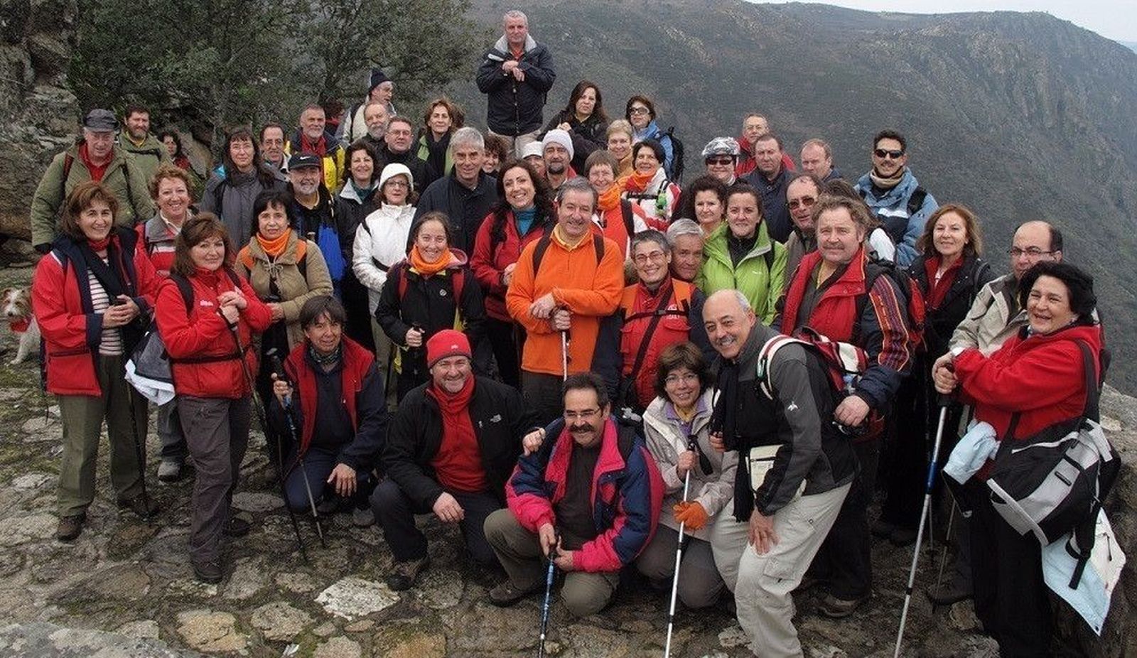 Exposición fotográfica sobre senderismo en el centro comercial Vialia