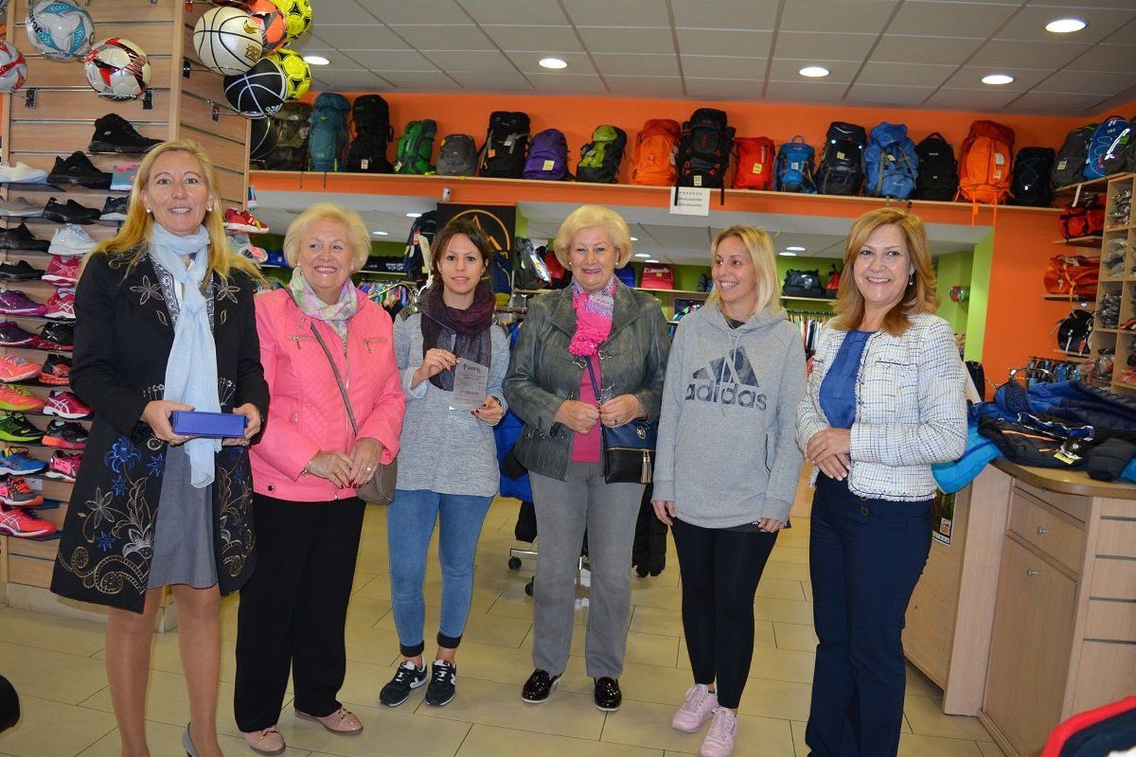 Entregados los premios del concurso de escaparates con motivo del Día contra el Cáncer de Mama en Béjar