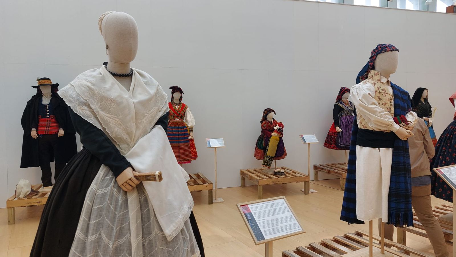 exposicion-v-festival-internacional-de-indumentaria-tradicional-1