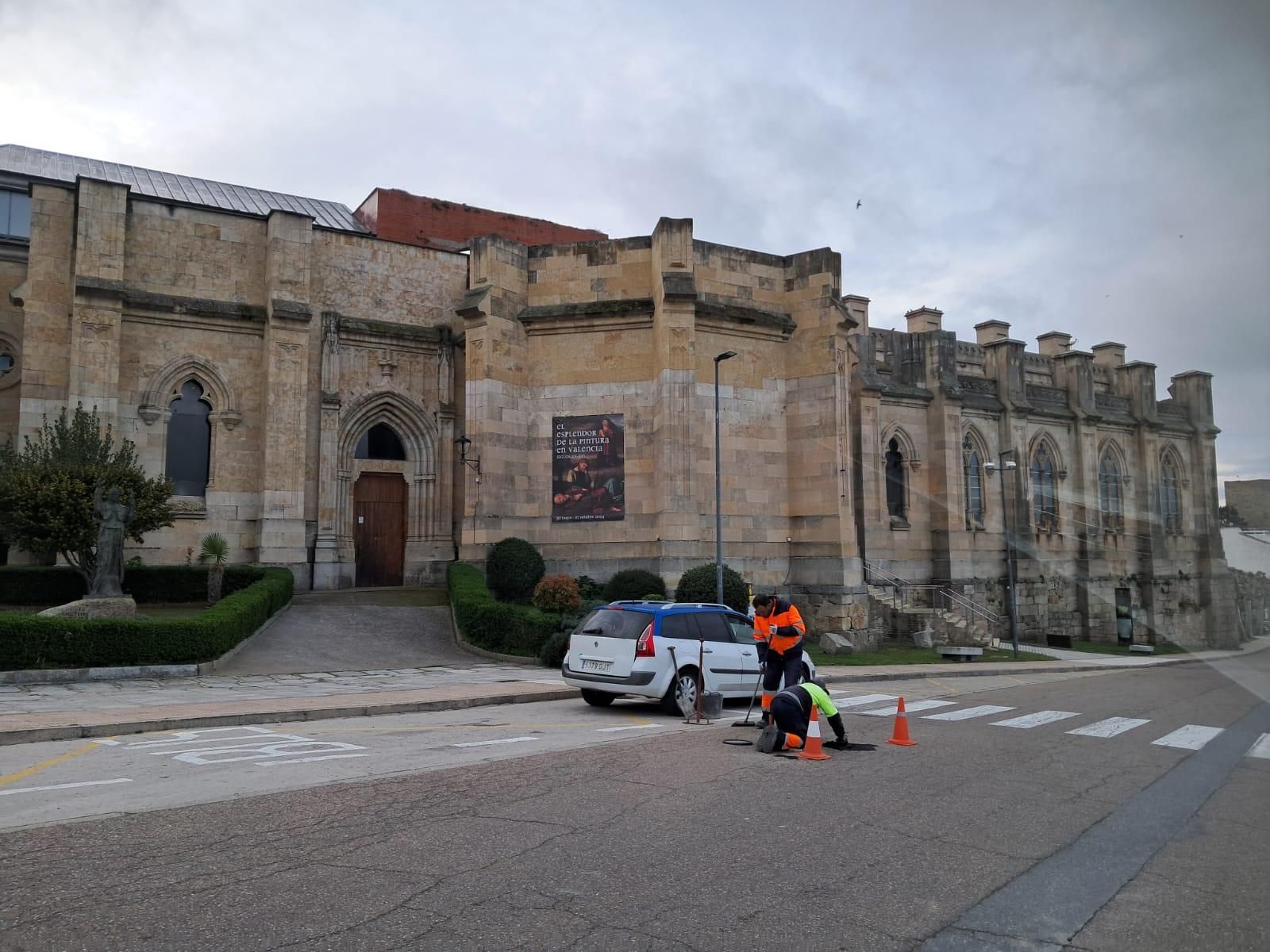 Labores de rehabilitación del pavimento en Alba de Tormes. Foto Ayto. Alba de Tormes