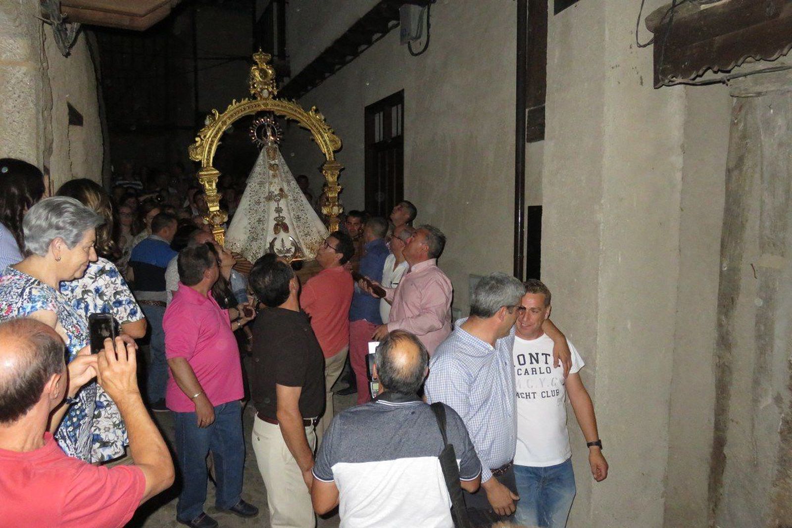 El pregón de Jonathan Cenzual da paso a las vísperas y a la procesión de los candiles