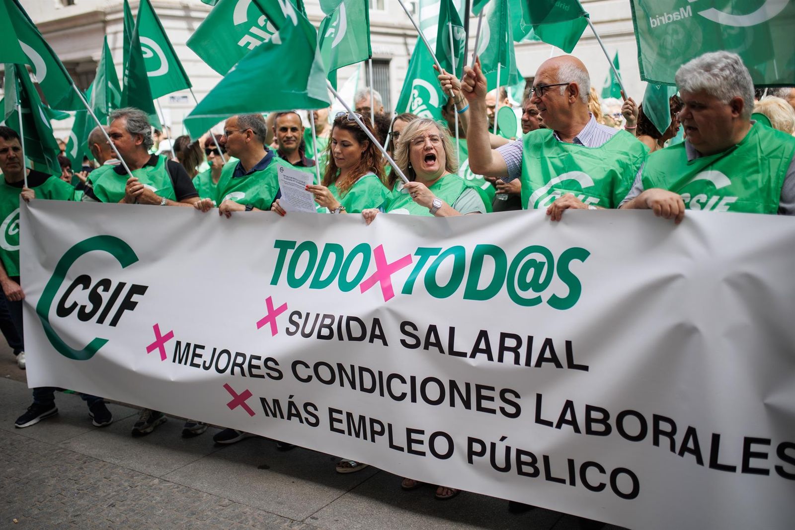 CSIF se moviliza para exigir mejoras salariales y laborales para los funcionarios. Archivo