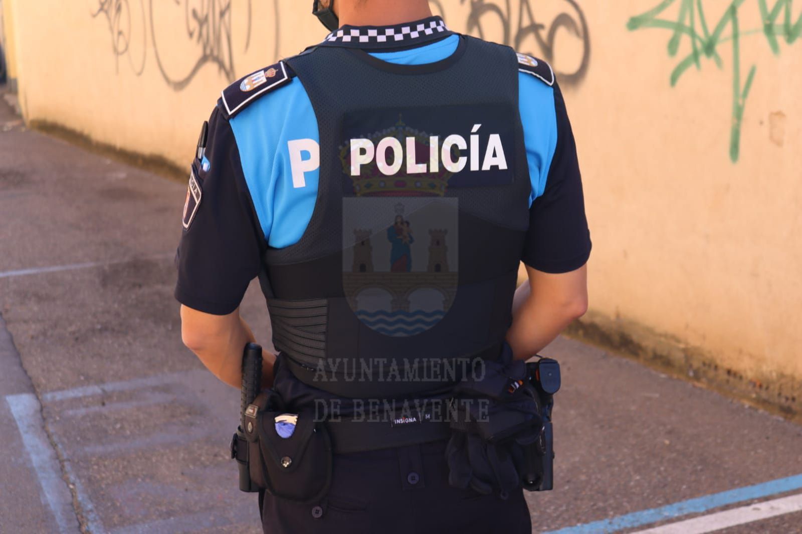 Agente de la Policía Local de Benavente. Archivo.