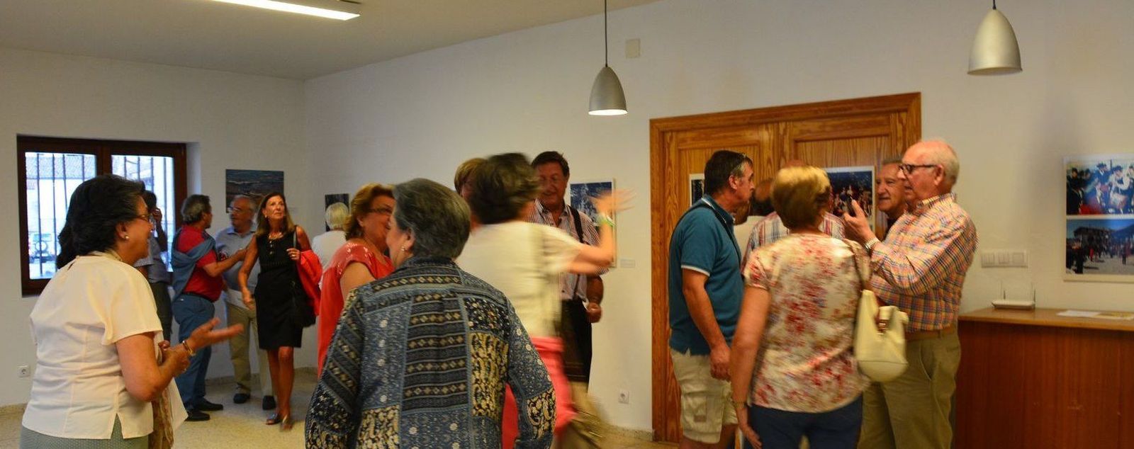 Candelario echa una vista al pasado con una exposición en la biblioteca