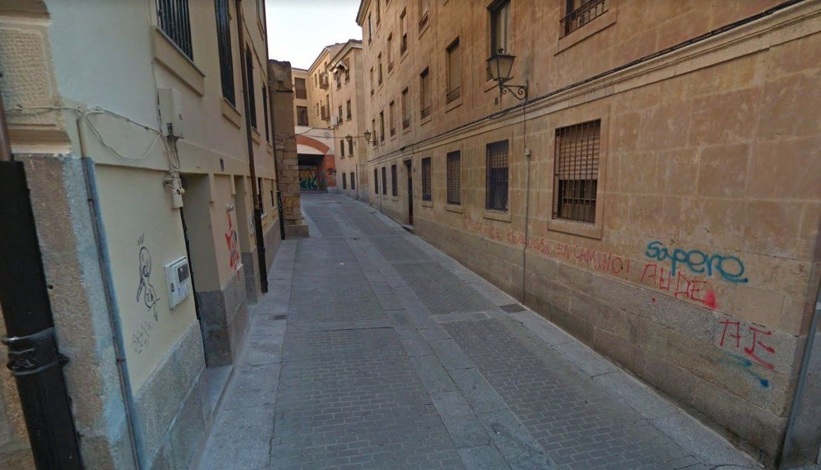 Detenido por hurtar una guitarra eléctrica tras una noche de fiesta en casa de un amigo